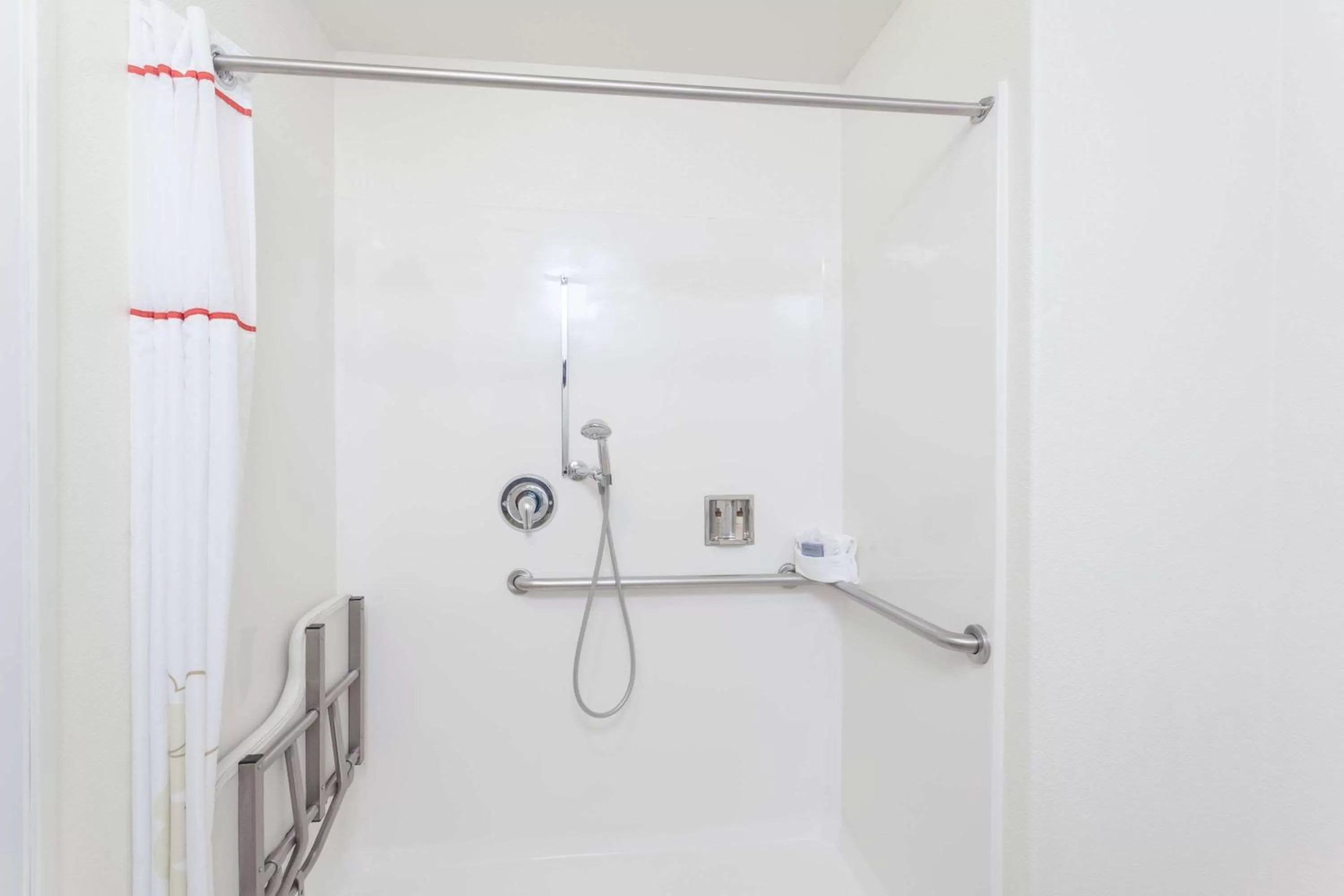 Bathroom in Hawthorn Suites