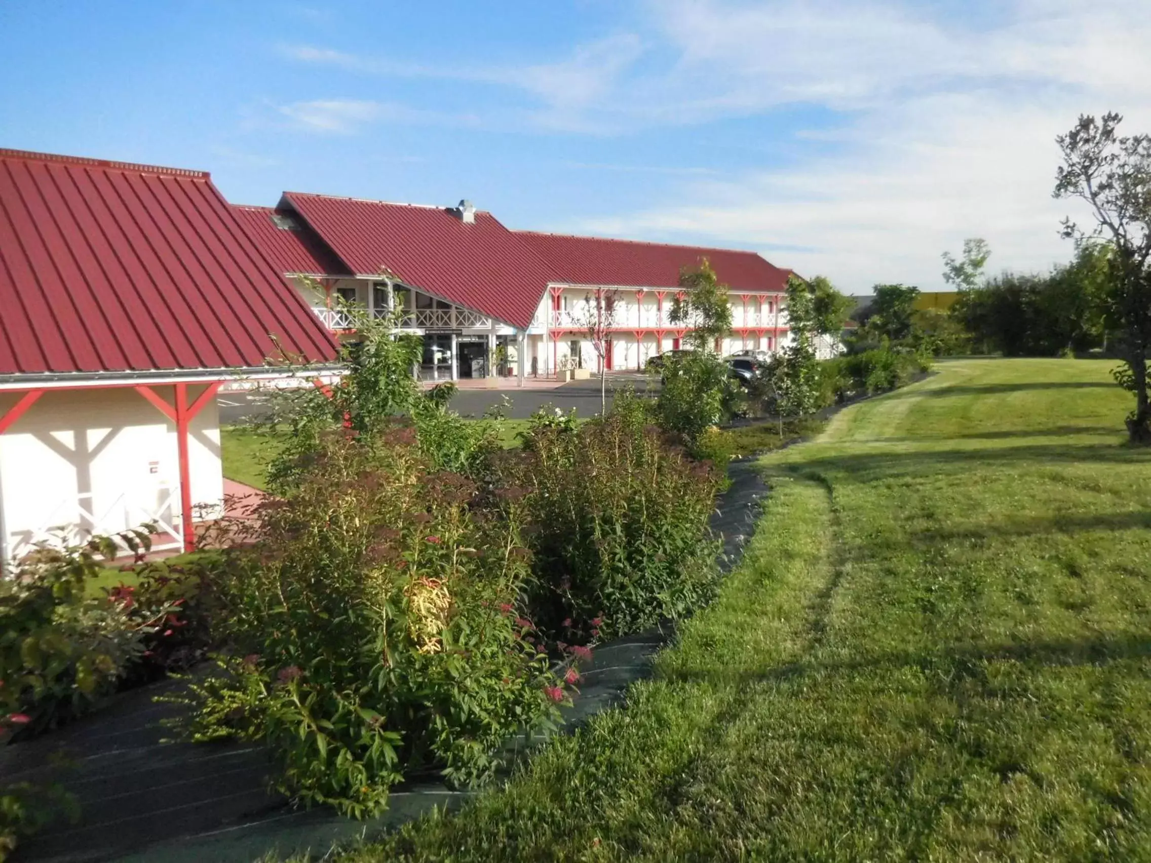 Garden, Property Building in Fasthotel Montmarault