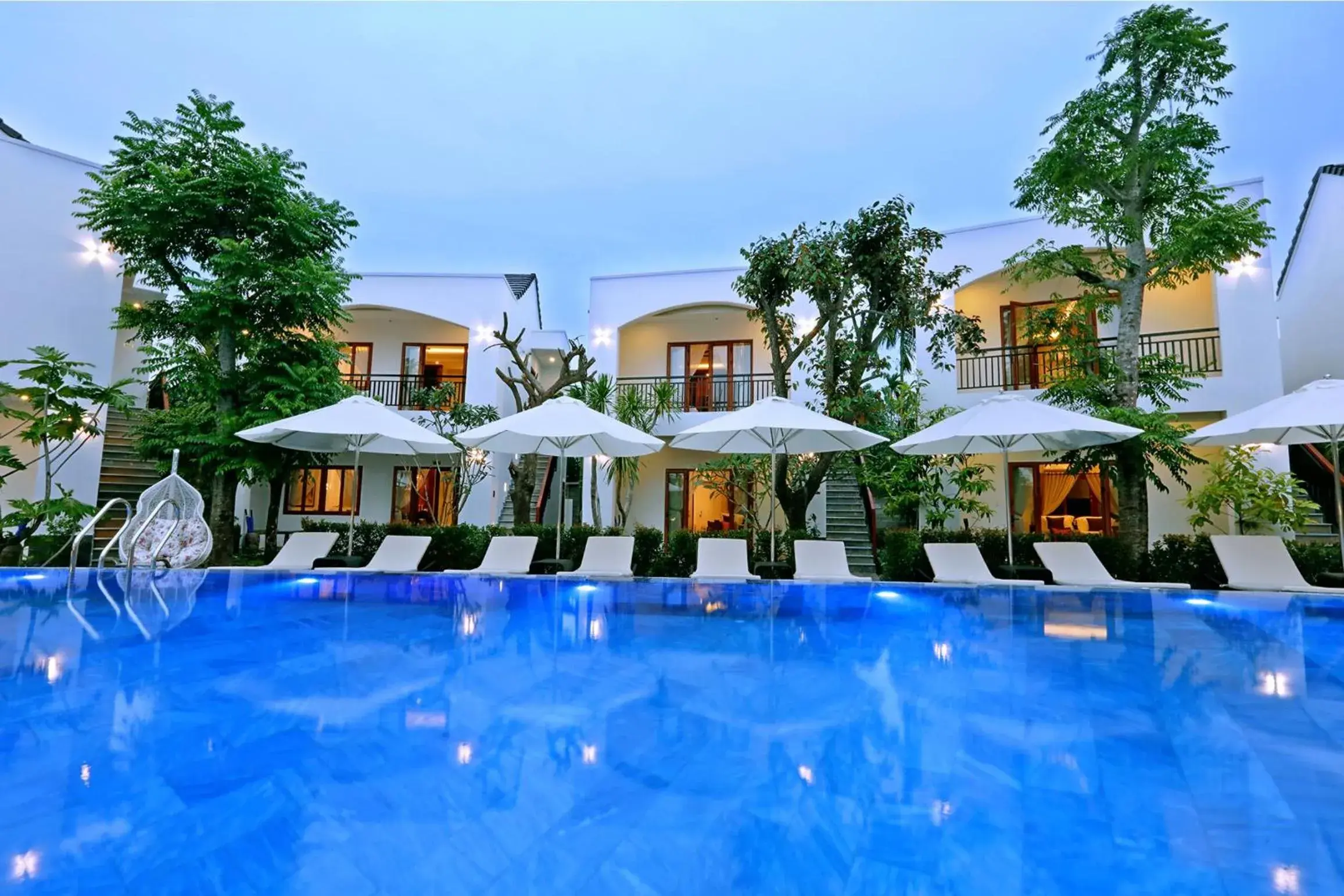 Garden, Swimming Pool in Azumi