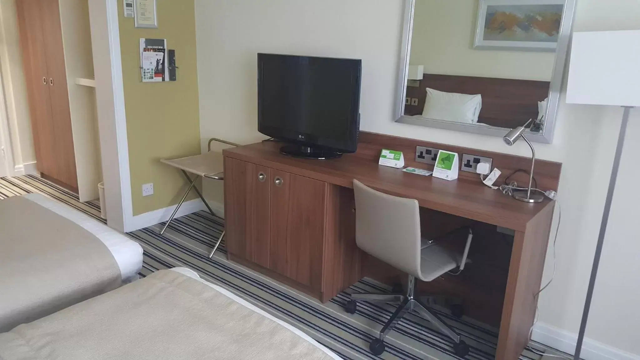 Photo of the whole room, TV/Entertainment Center in Holiday Inn Derby/Nottingham, an IHG Hotel