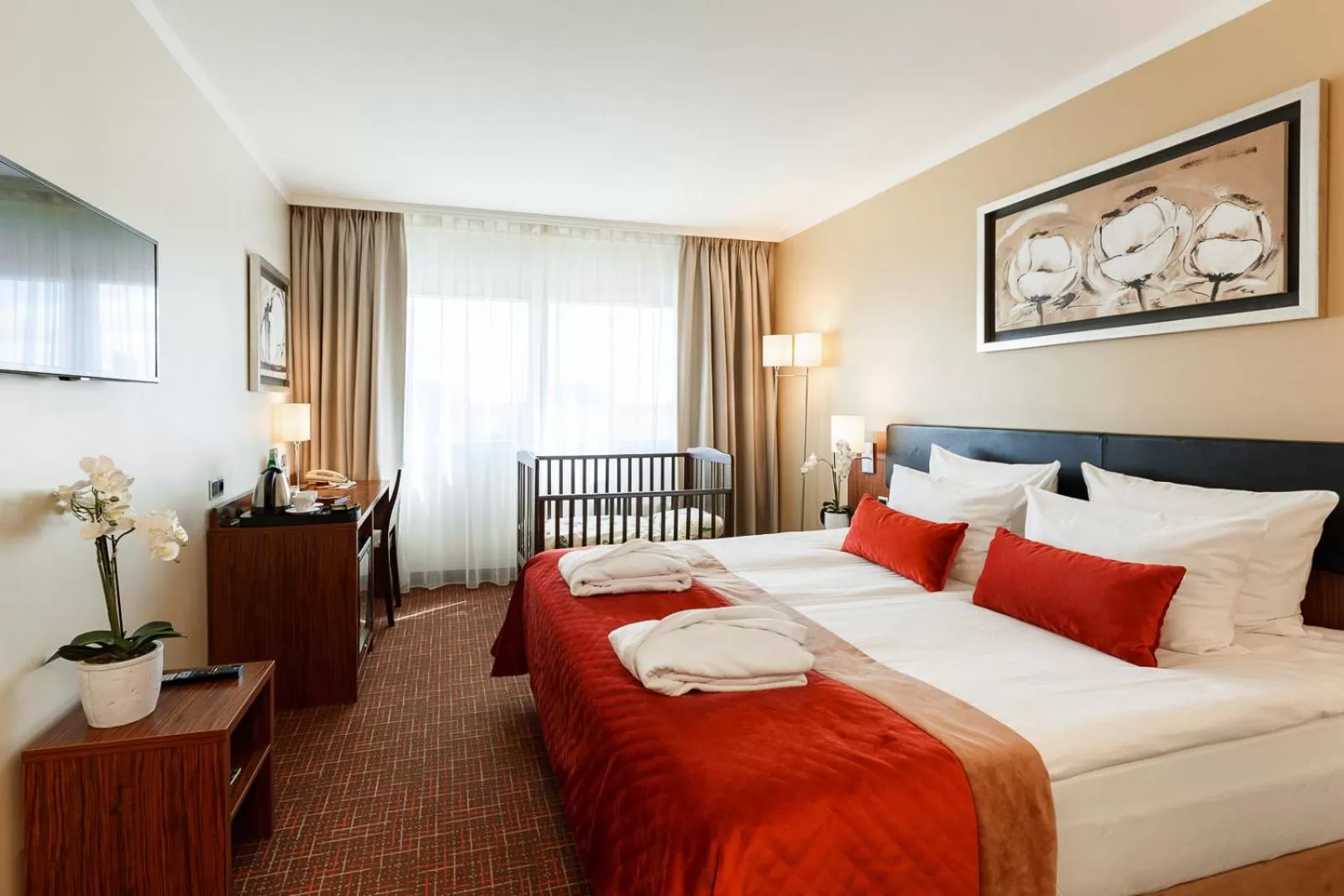 Bed in Avalon Hotel & Conferences