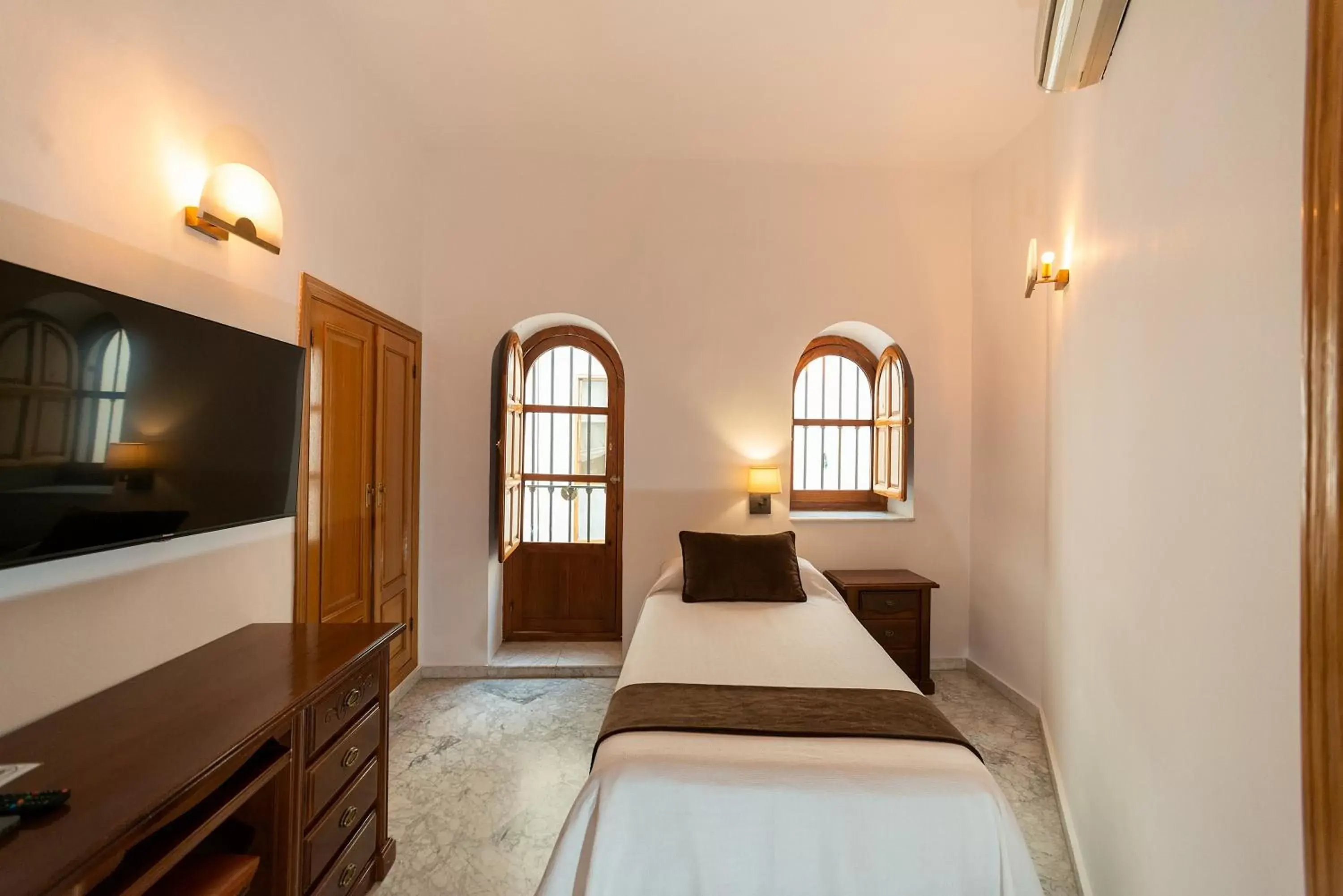 Photo of the whole room, Bed in Hotel Casa Palacio la Sal