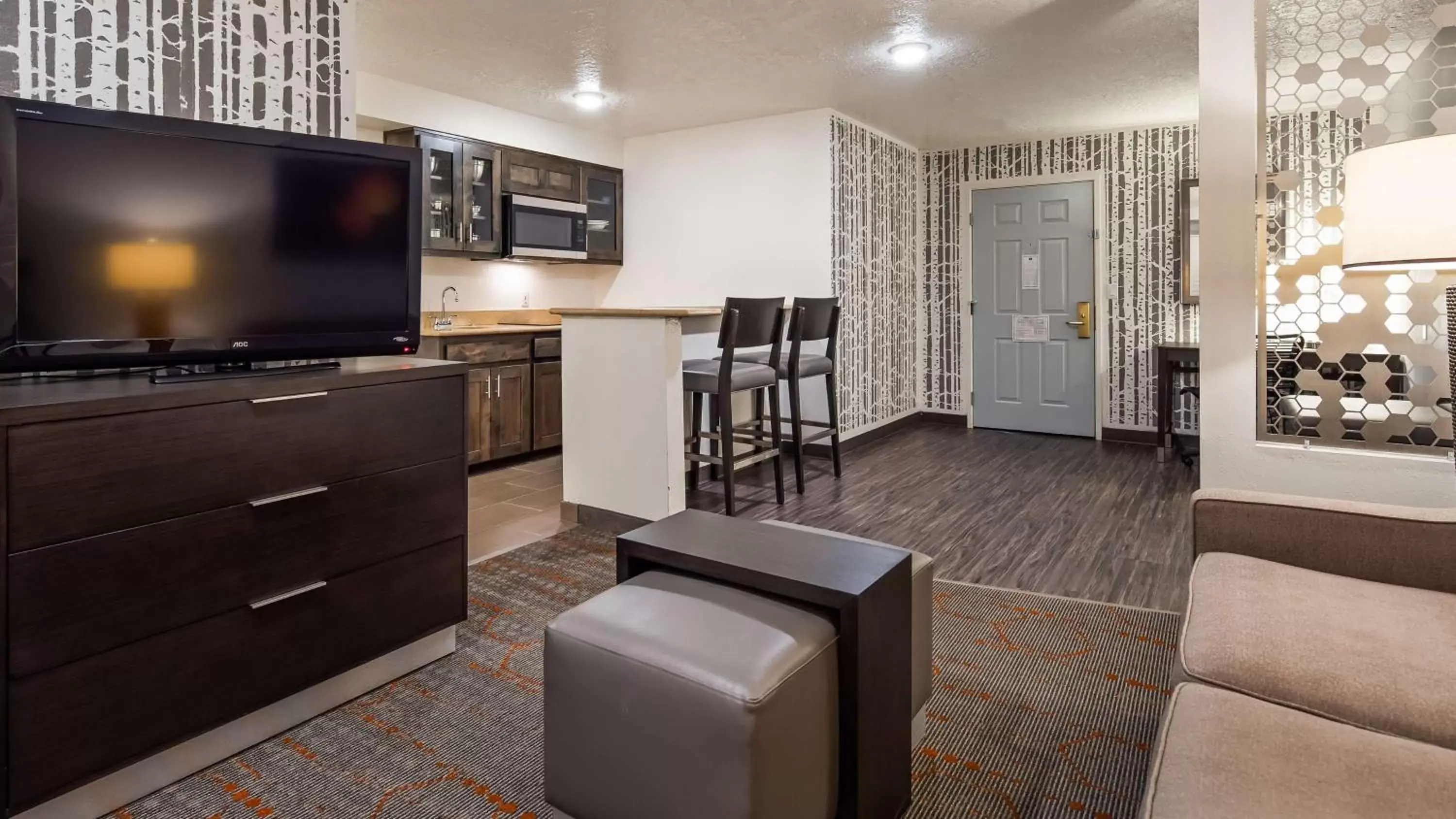 Photo of the whole room, TV/Entertainment Center in Best Western Corvallis