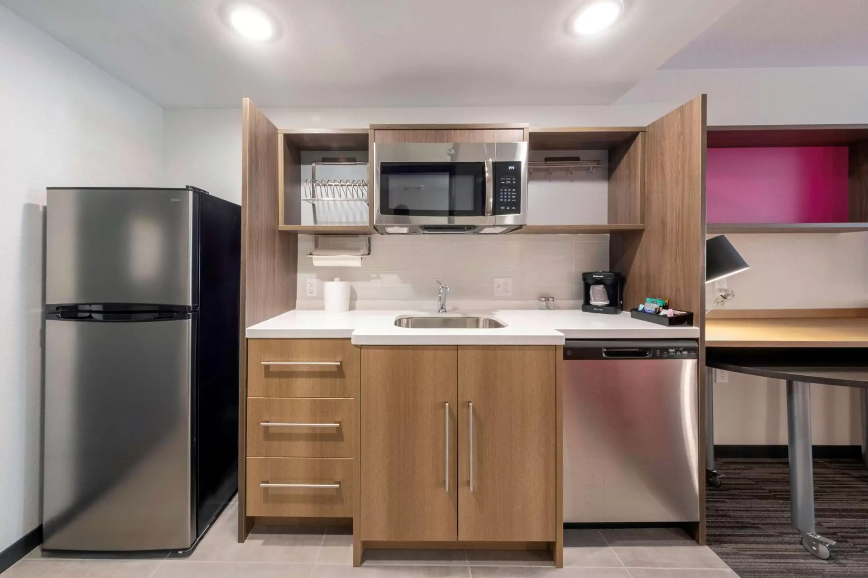 Bedroom, Kitchen/Kitchenette in Home2 Suites By Hilton Portland Hillsboro