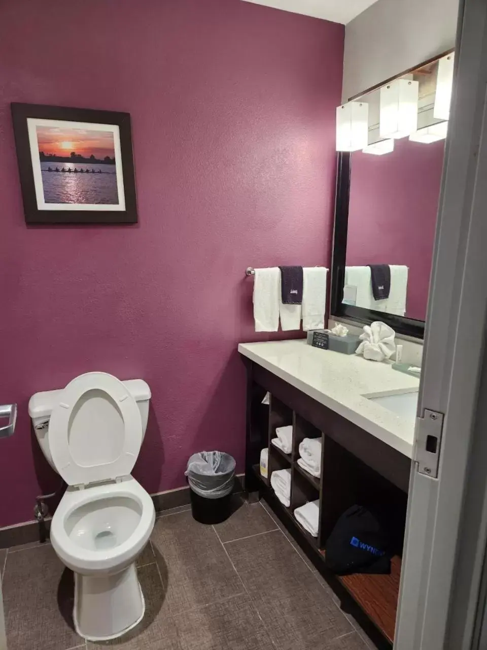 Bathroom in La Quinta by Wyndham Dallas Grand Prairie North