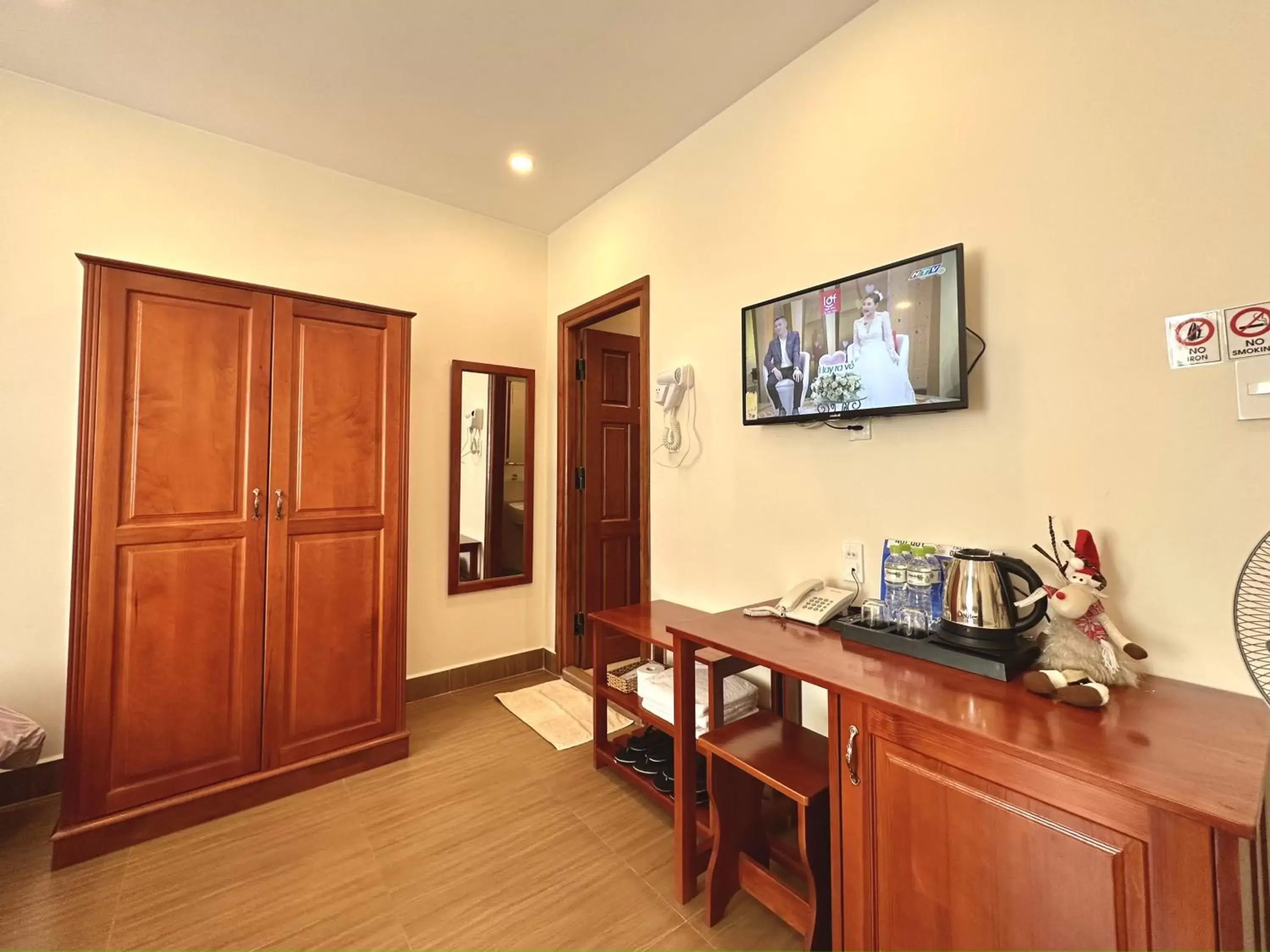 hair dresser, TV/Entertainment Center in Nam Xuan Premium Hotel