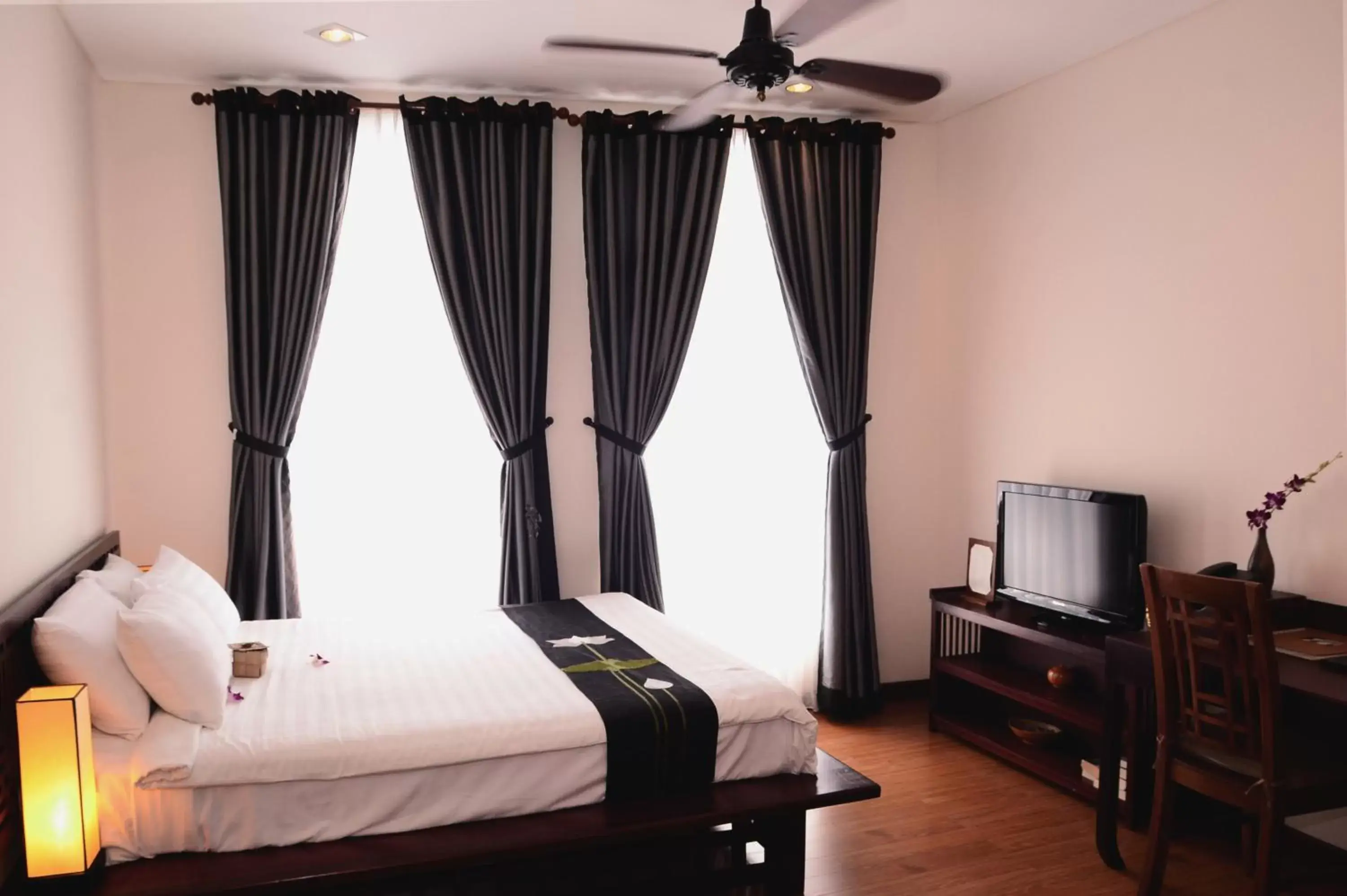 Twin Room with City View in Nam Bo Boutique Hotel