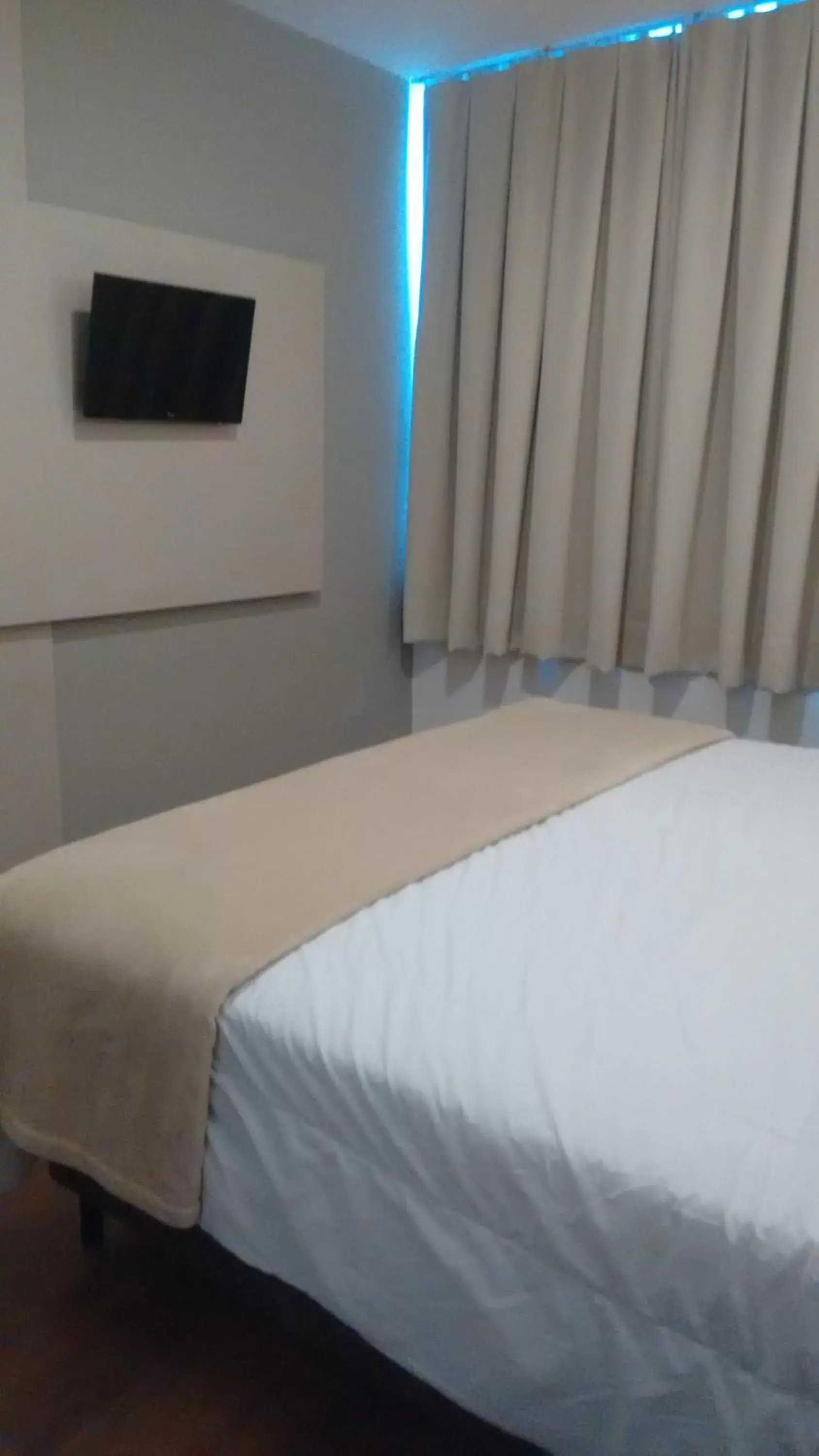 Bed in Coral Hotel - Próximo Av Carlos Gomes, PUCRS