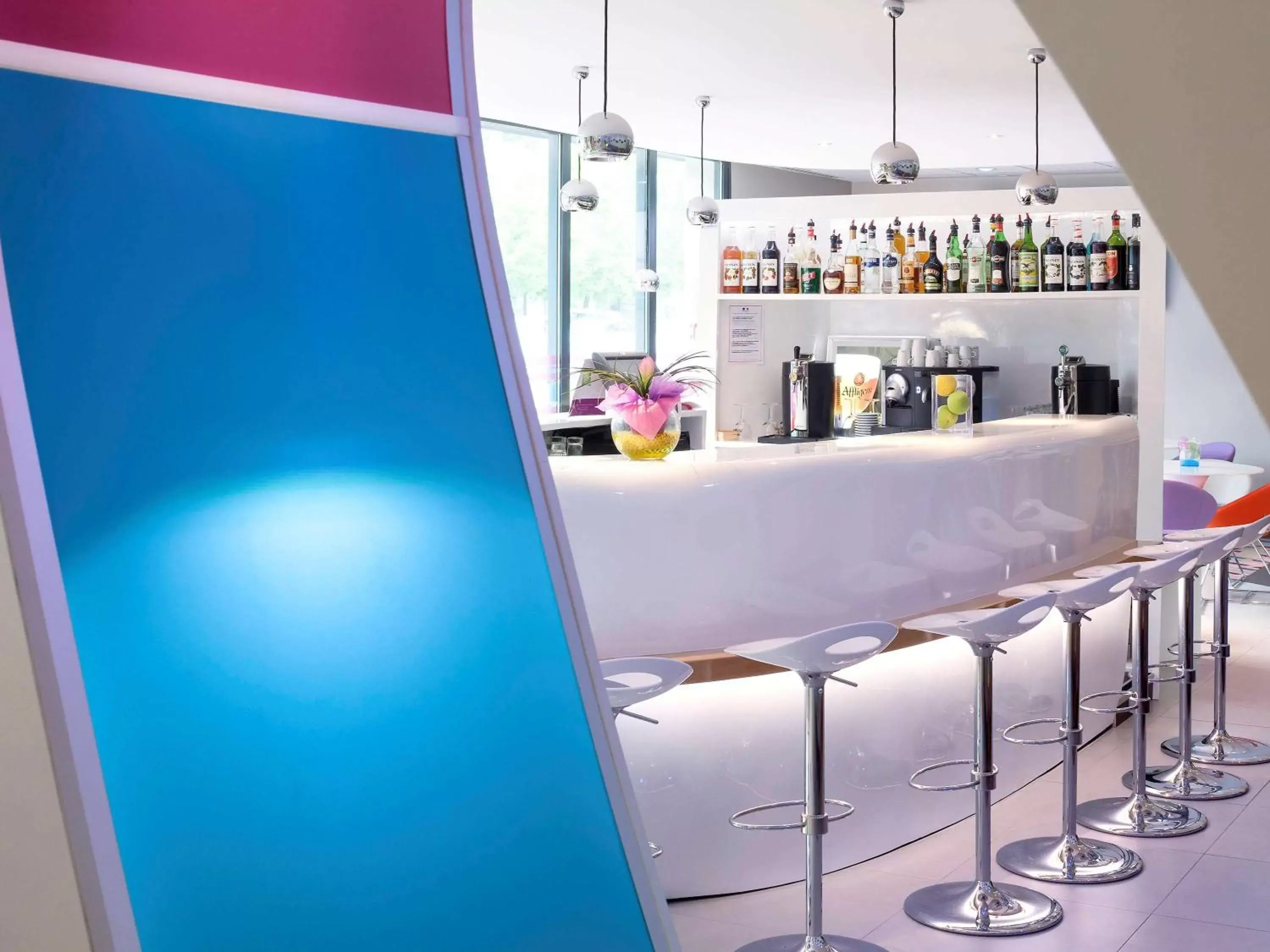 Lounge or bar, Lounge/Bar in ibis Styles Montbéliard