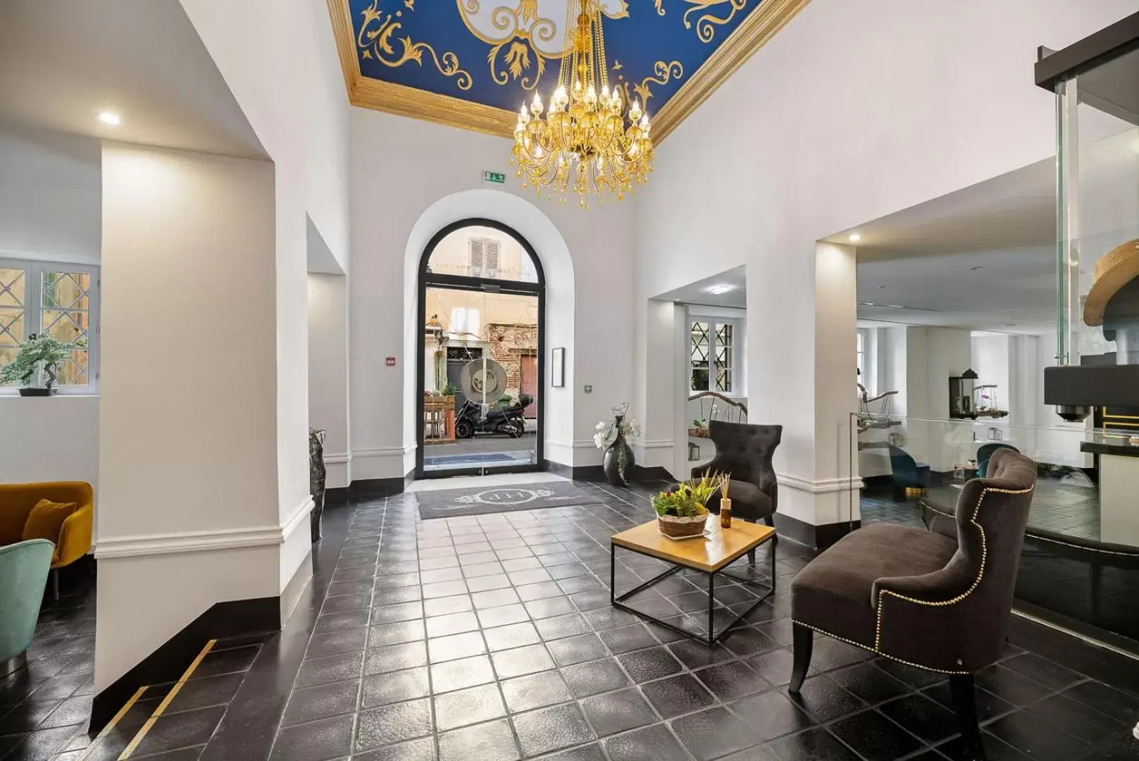 Property building in Hotel POZZO DI BORGO Property building in Hotel POZZO DI BORGO