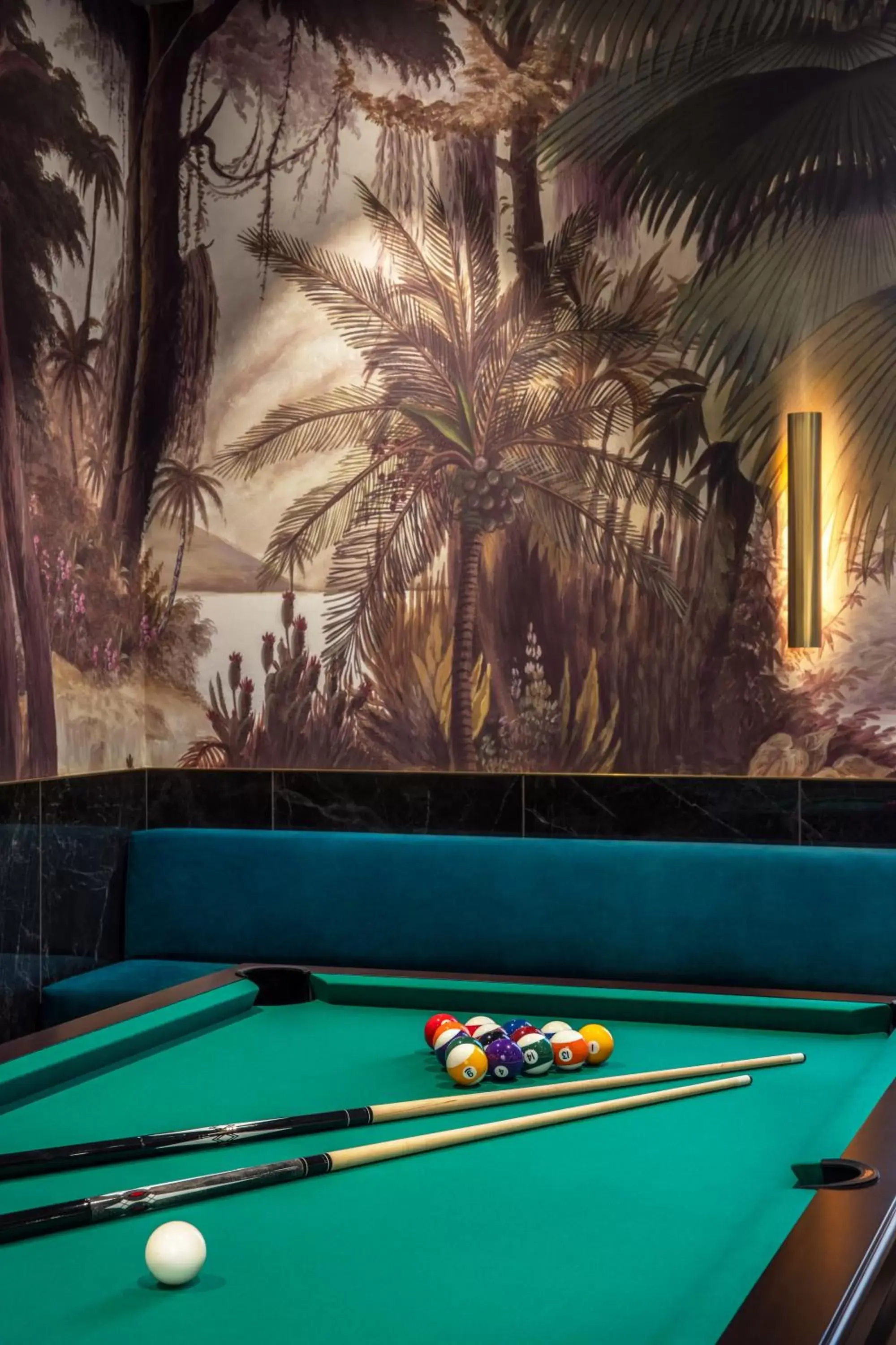 Lounge or bar, Billiards in Maison Albar Hotels - Le Vendome
