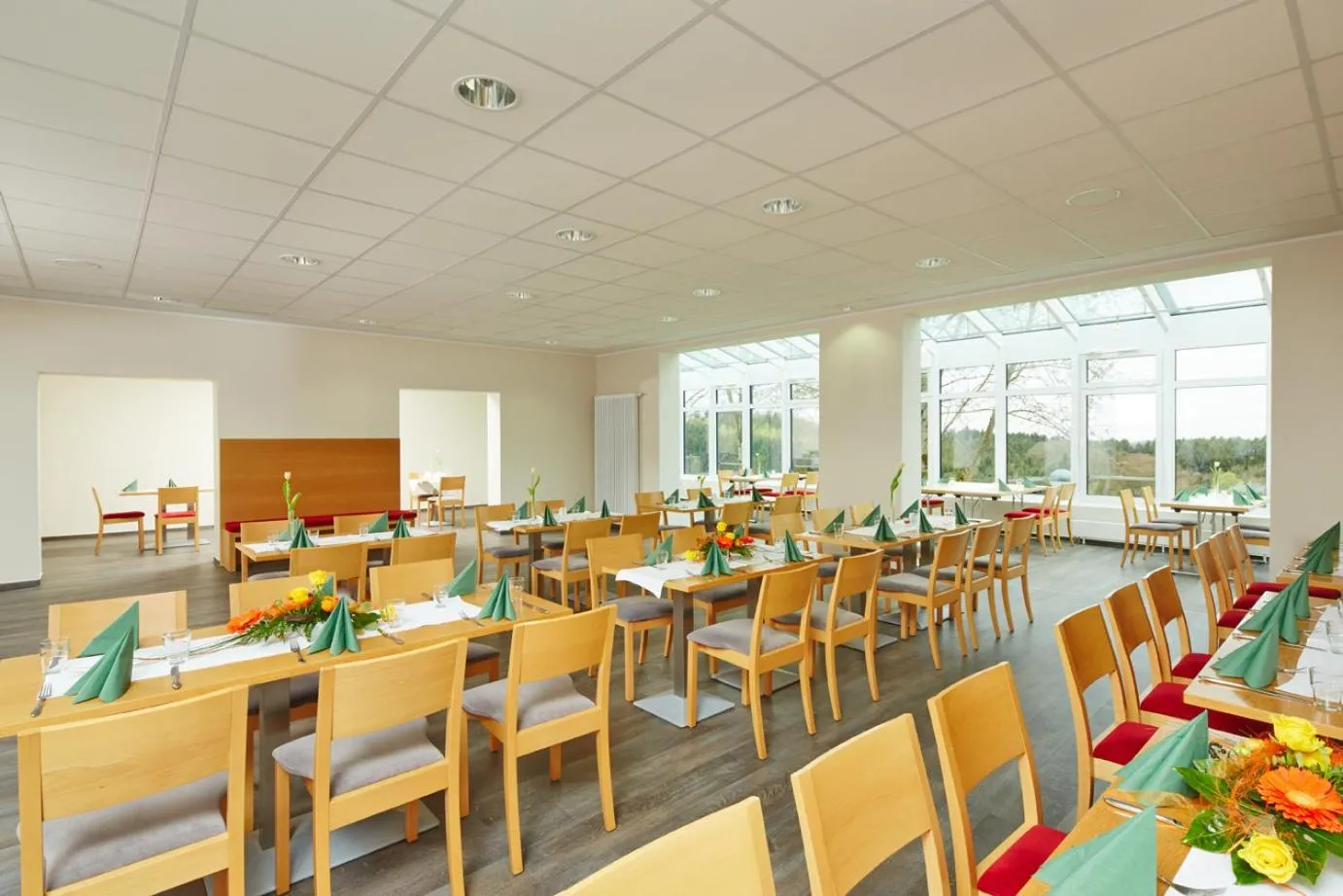 Restaurant/places to eat in Hotel FIT