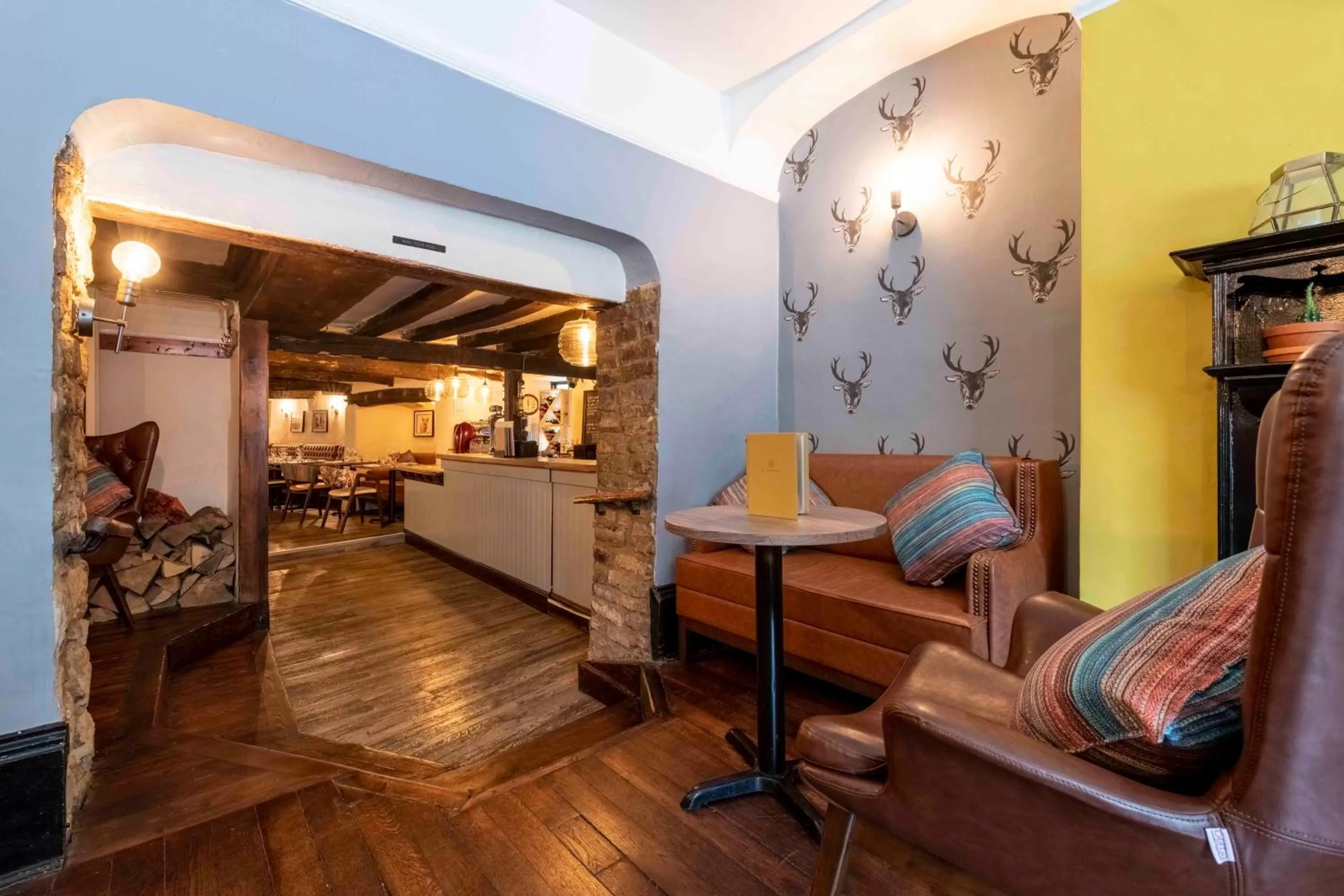 Restaurant/places to eat in Wisteria Hotel