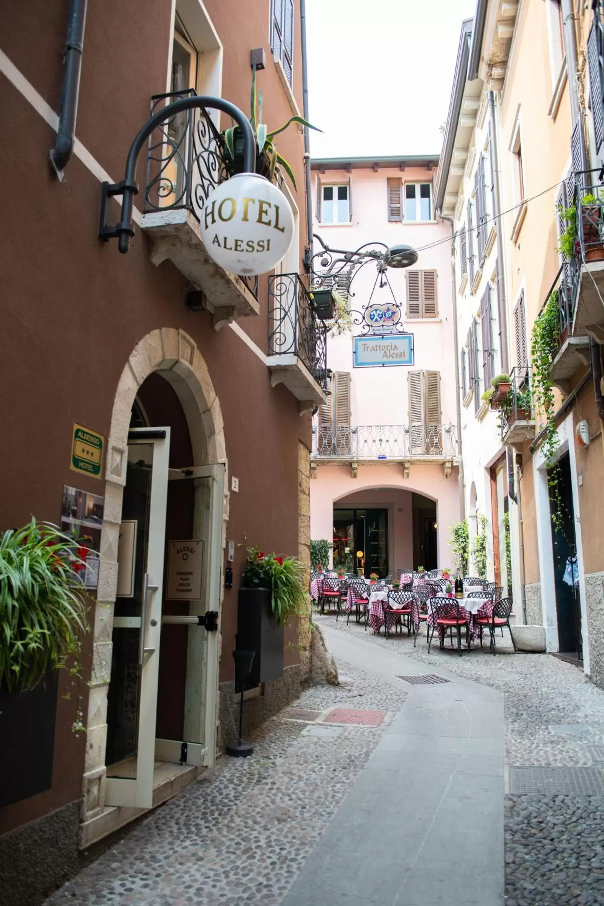 Street view in Alessi Hotel Trattoria