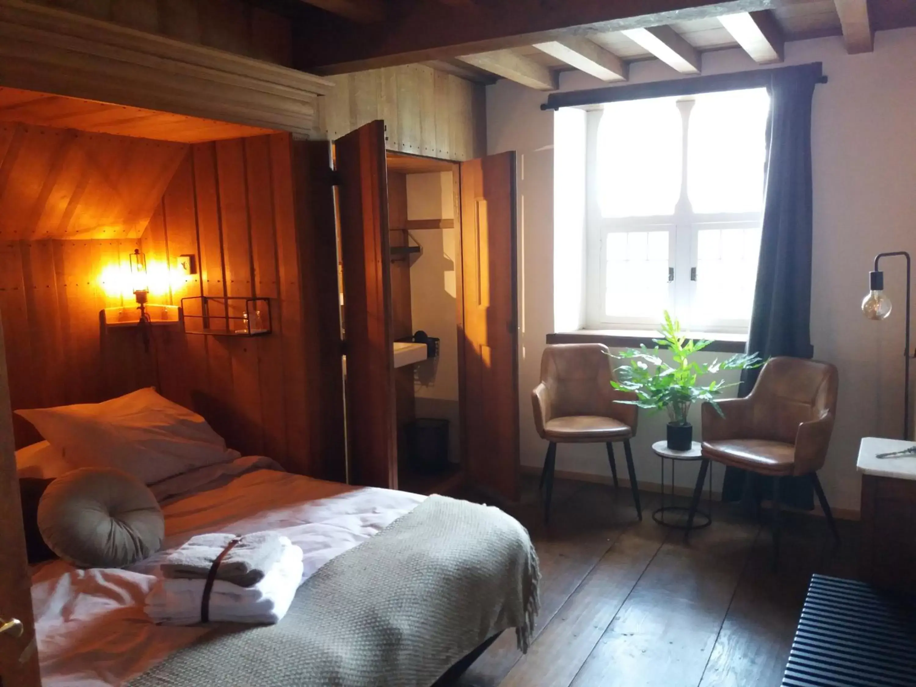 Bedroom, Bed in B&B kasteel Ammersoyen