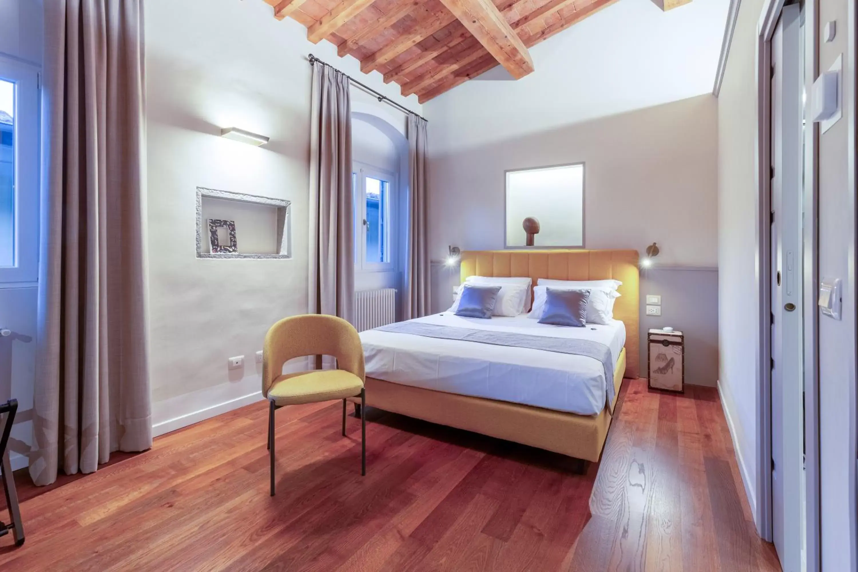 Bed in Dimora Le Torri - Boutique Luxury Suites in Florence Historic Centre - Adults Only