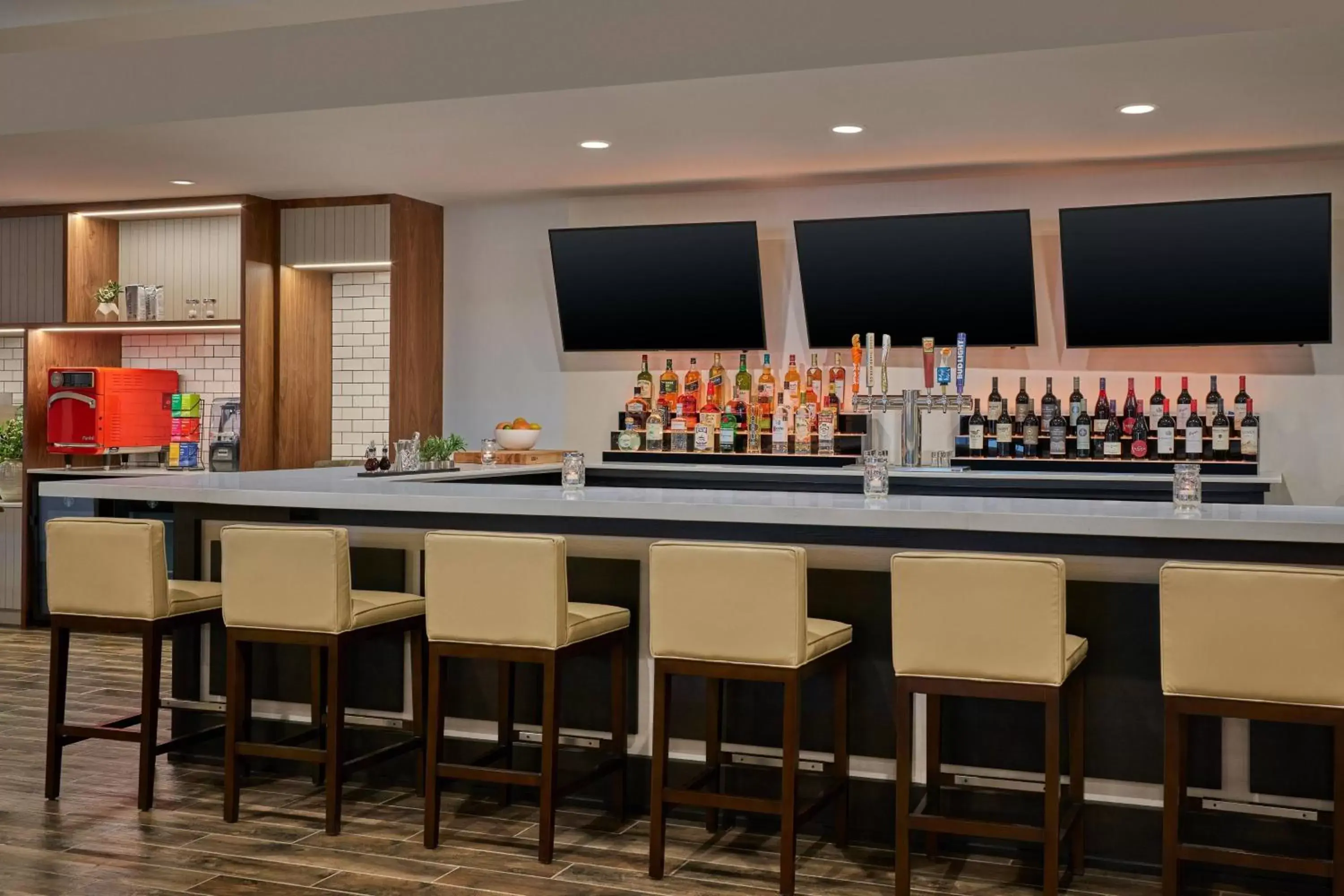 Restaurant/places to eat in Delta Hotels by Marriott Chicago Willowbrook