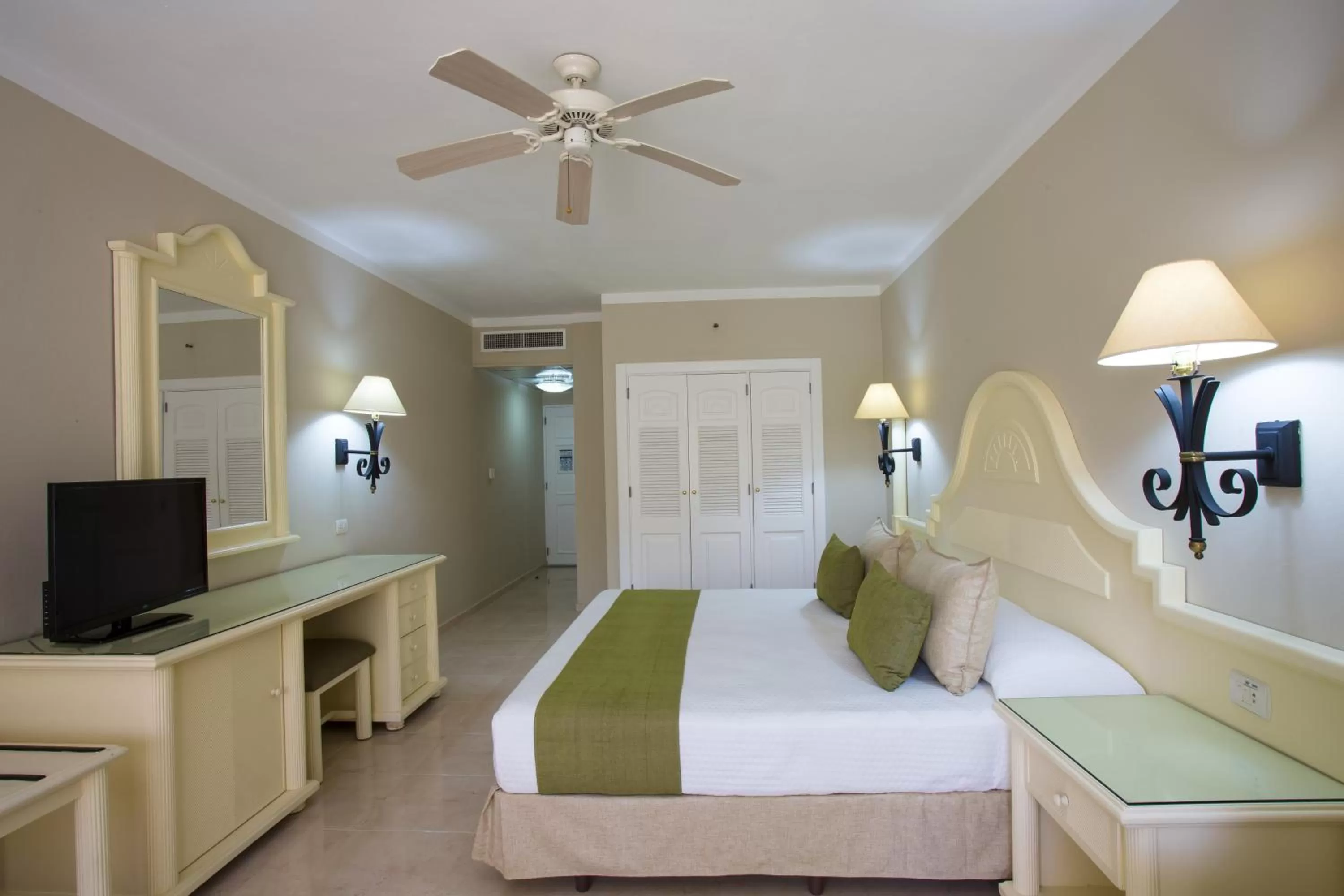Junior Suite Superior Ocean Front  (2 Adults) in Bahia Principe Grand La Romana - All Inclusive