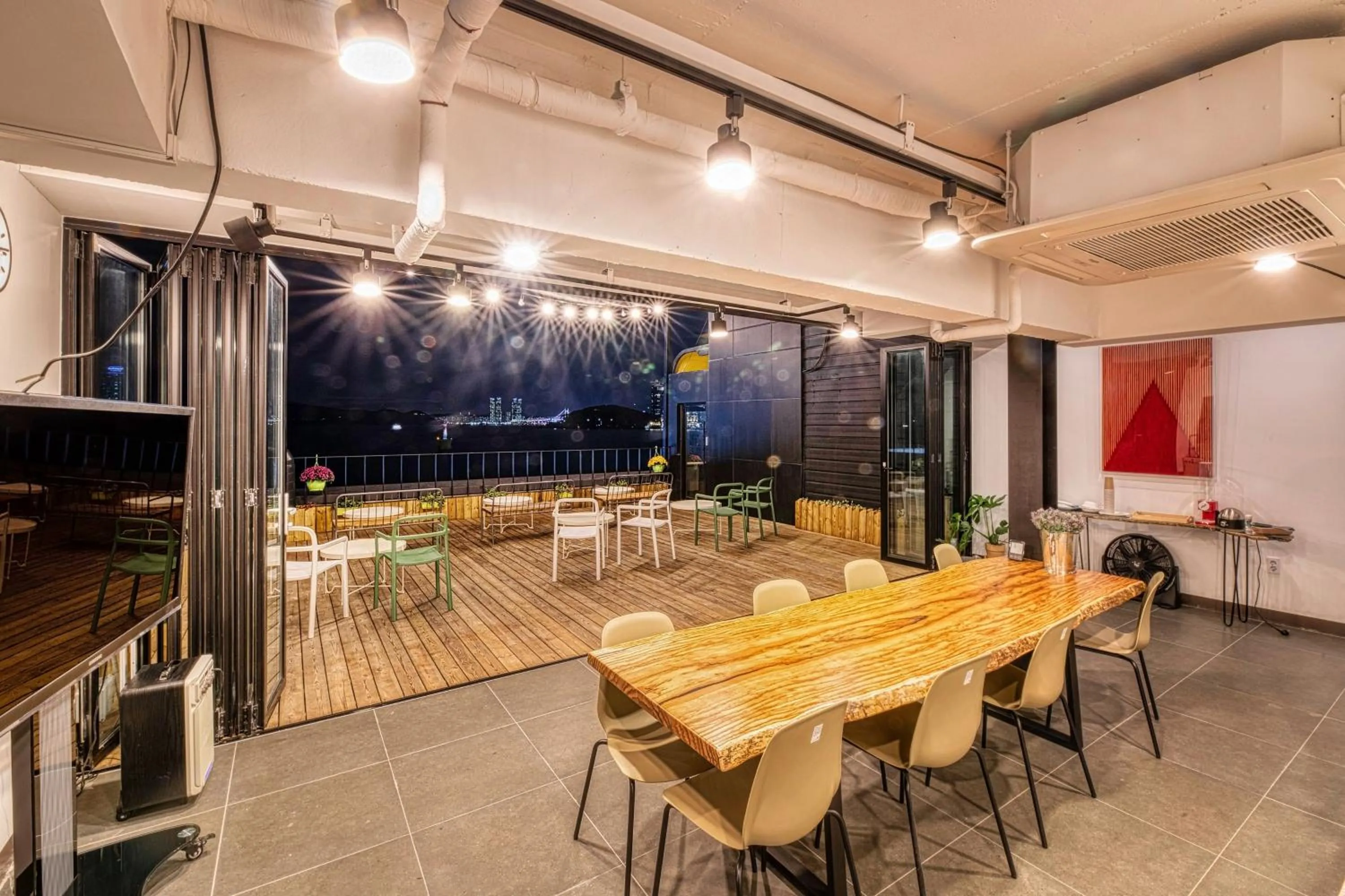 Mipo Oceanside Hotel