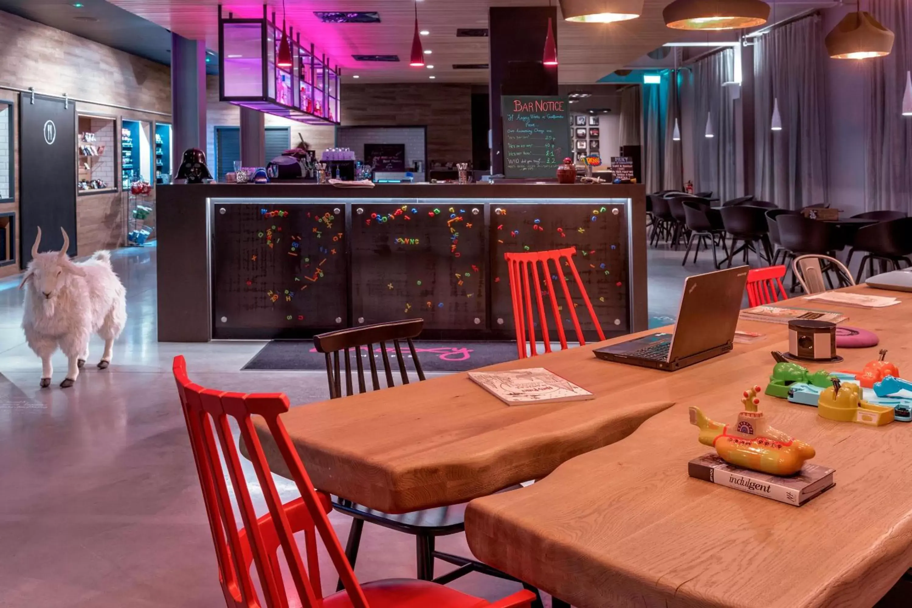 Restaurant/Places to Eat in Moxy London Excel