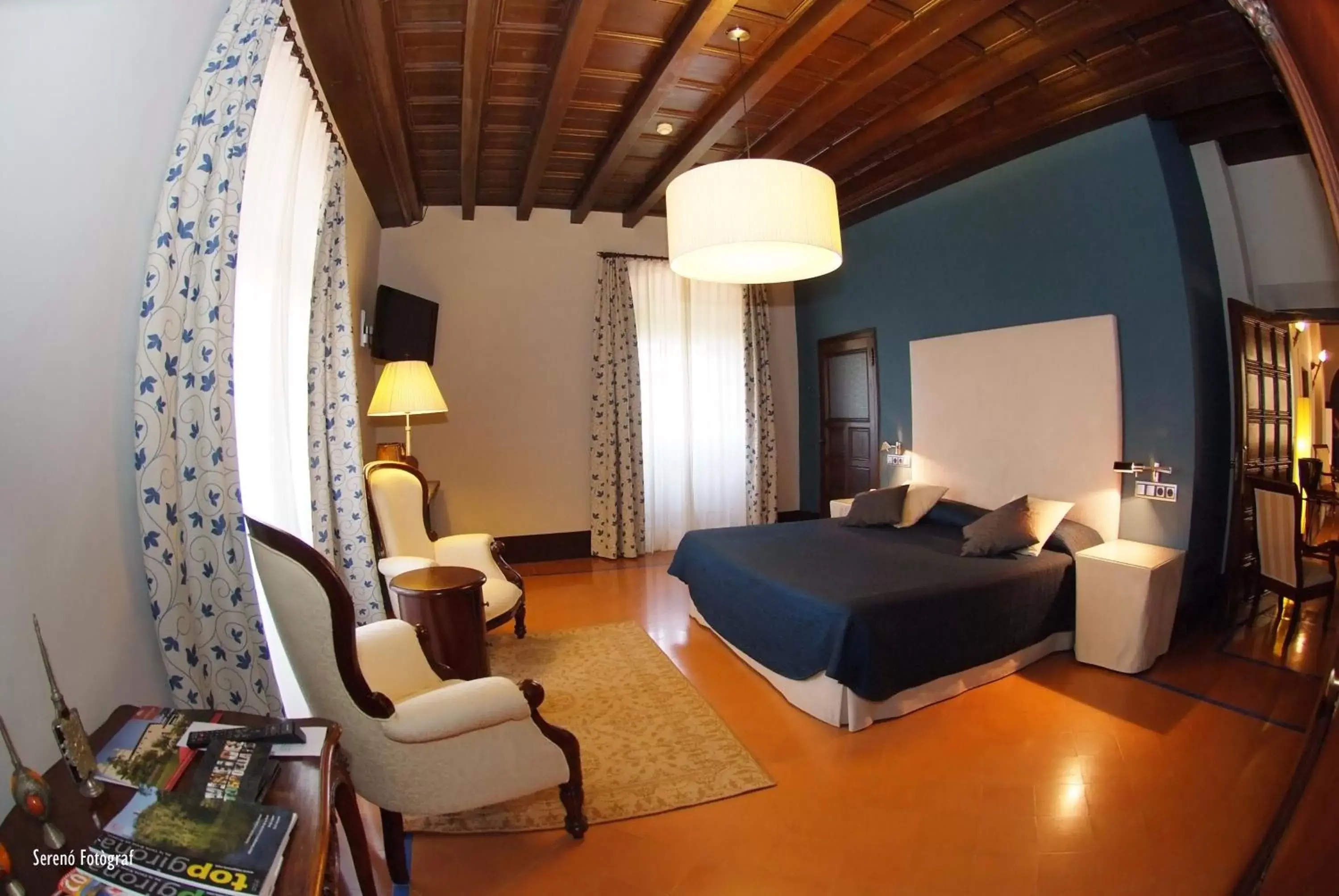 Bed, Seating Area in RVHotels Hotel Palau Lo Mirador