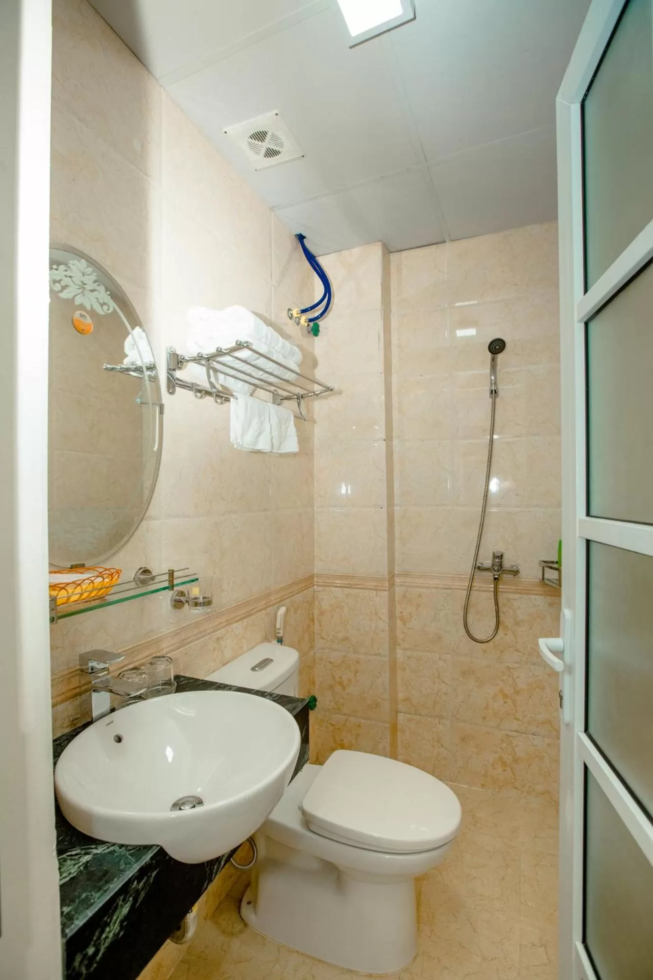 HaLong Starlight Inn & Travel