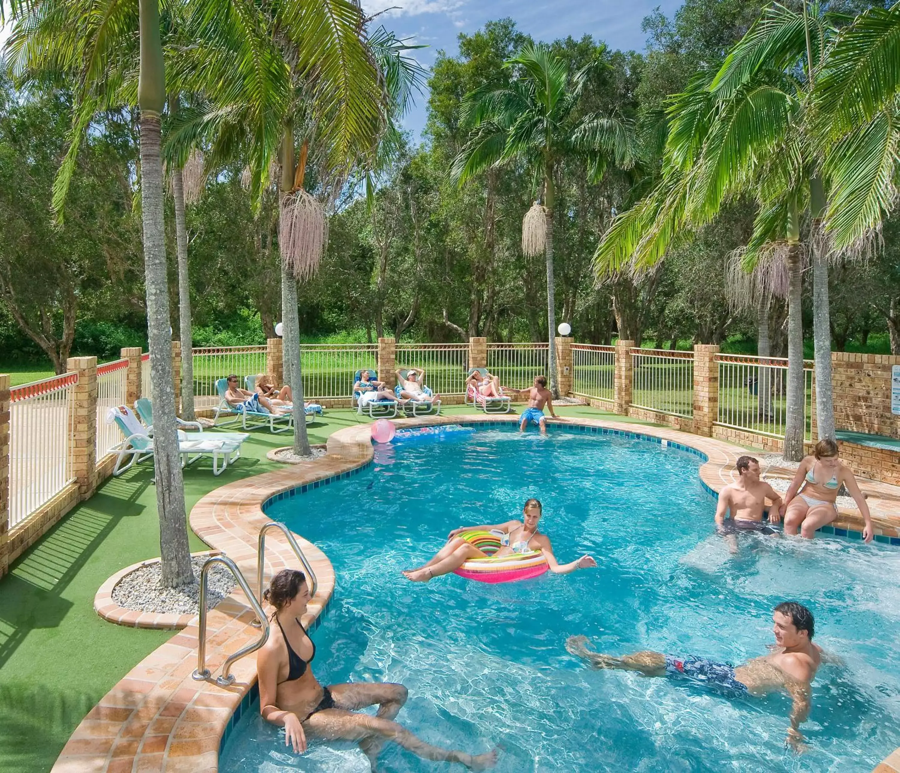 Swimming Pool in Glen Villa Resort