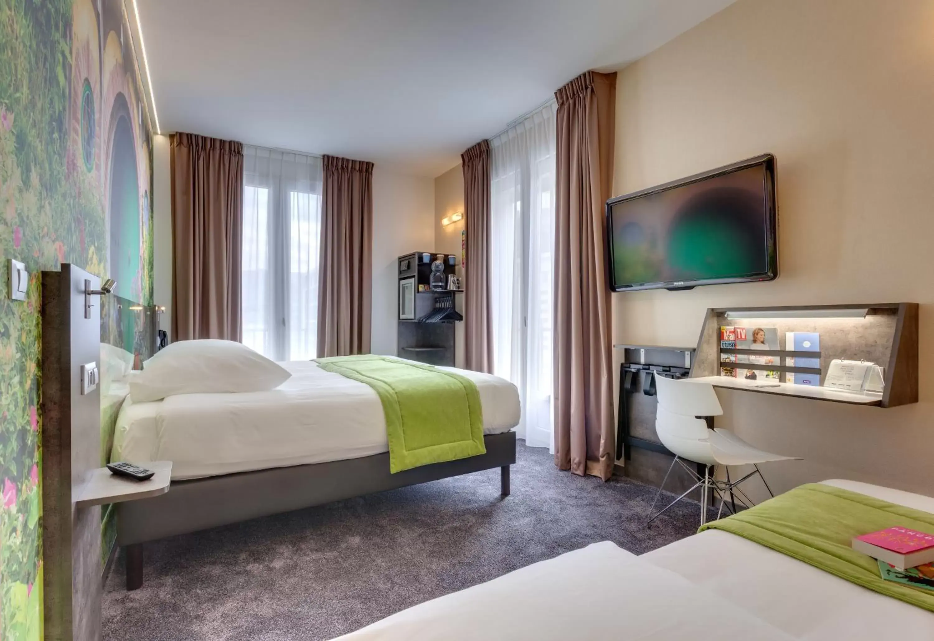 Bedroom, Bed in Hôtel Kyriad Rennes