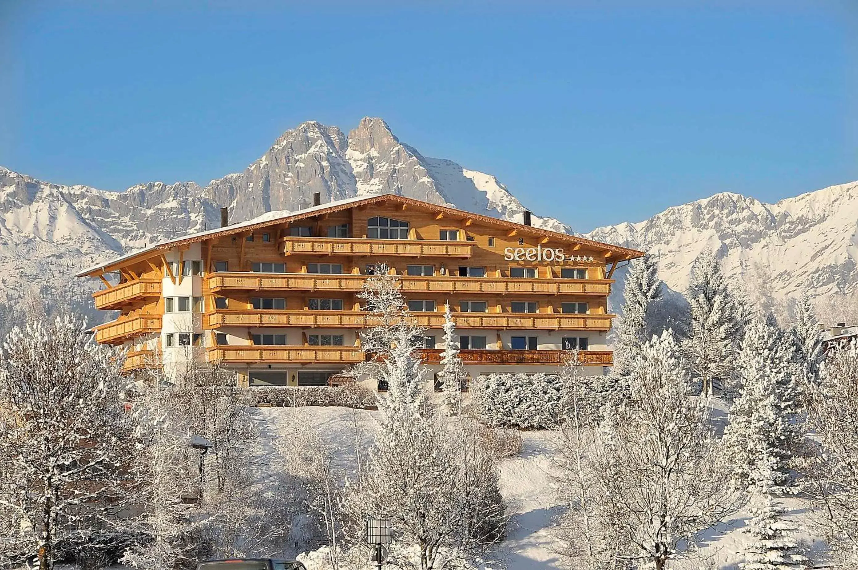 Property building, Winter in Hotel Seelos