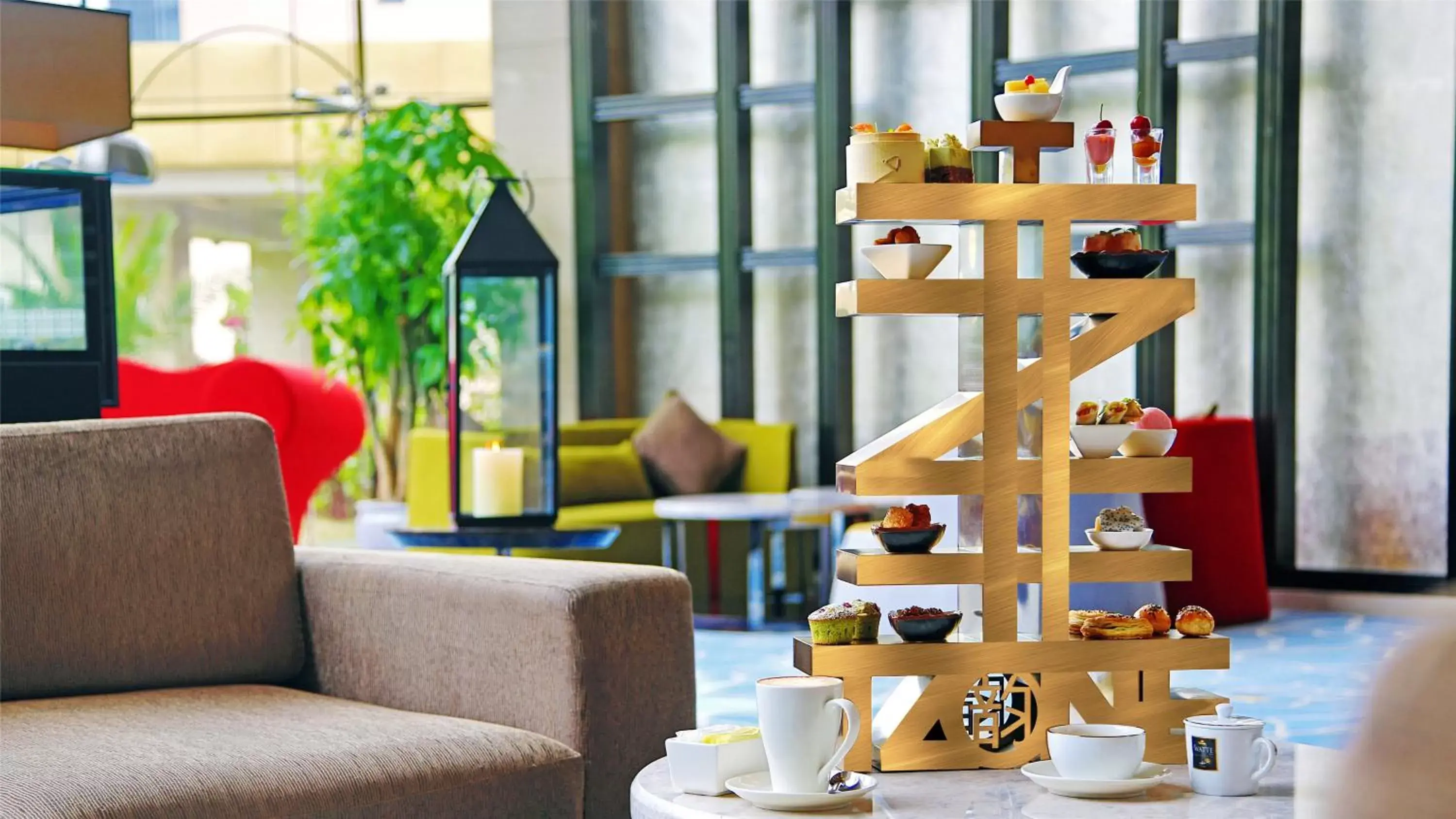 Lounge or bar in Crowne Plaza Beijing Lido by IHG Lounge or bar in Crowne Plaza Beijing Lido by IHG