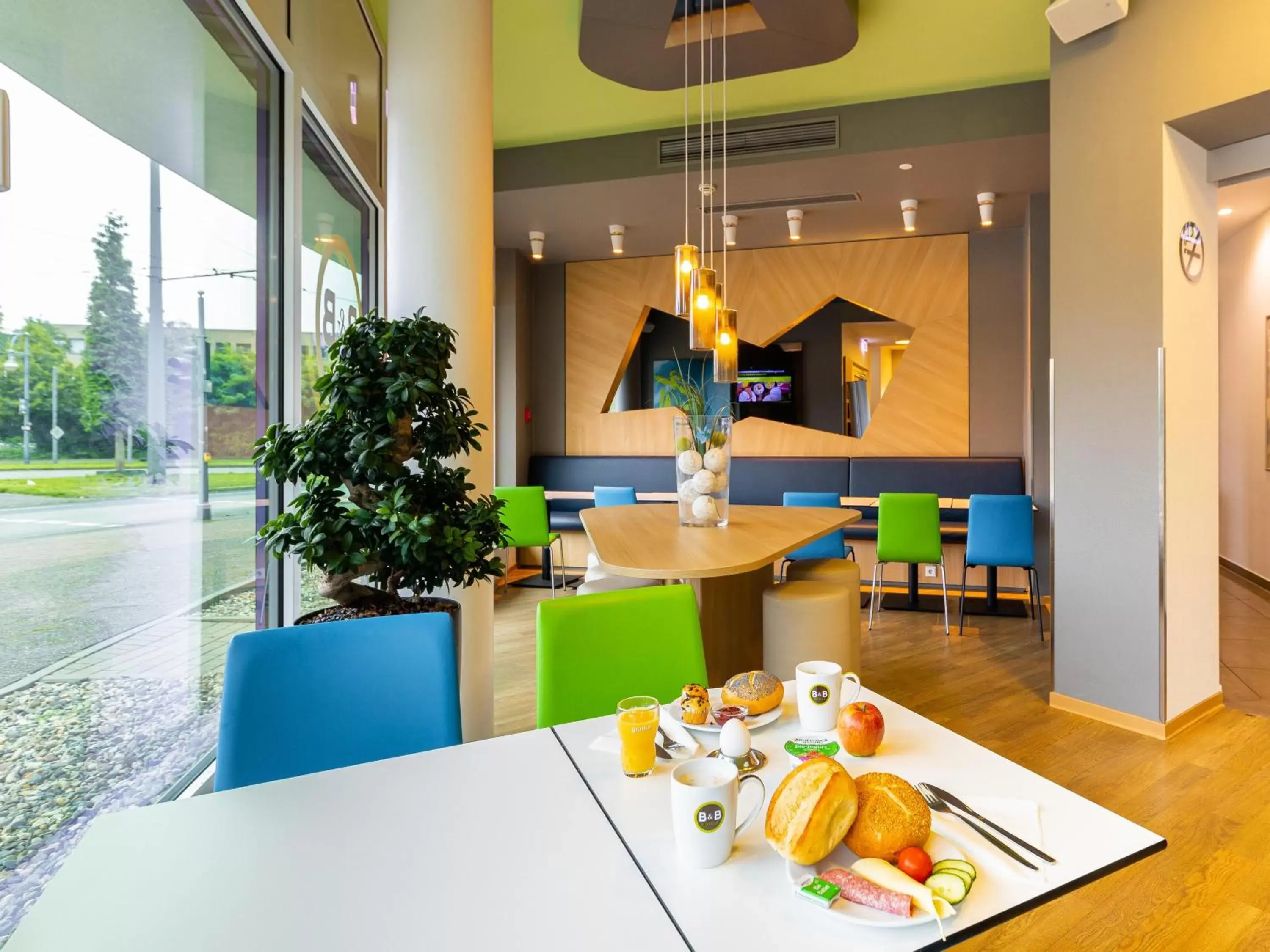 Restaurant/places to eat in B&B Hotel Krefeld