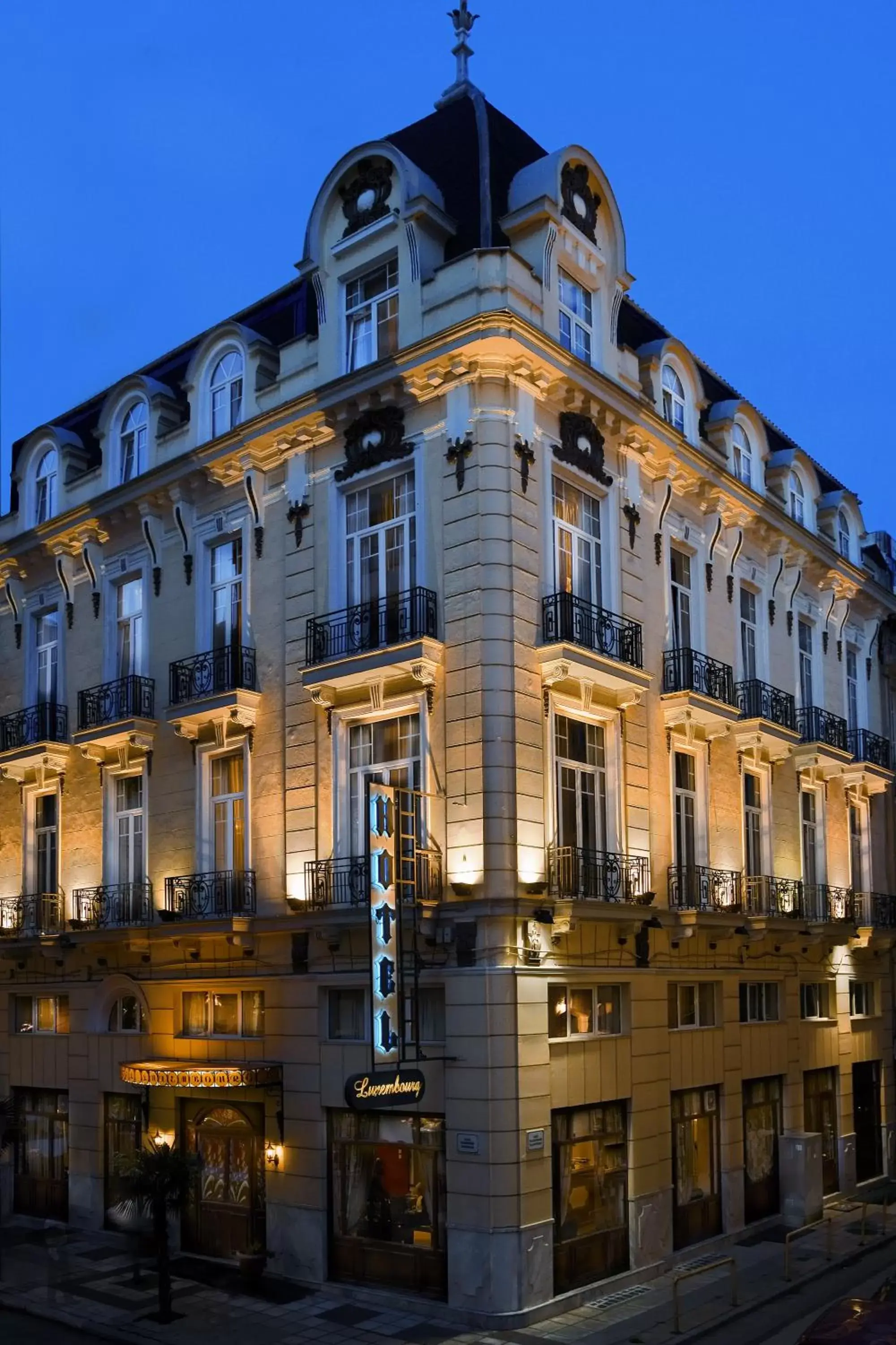 Facade/entrance, Property Building in Hotel Luxembourg