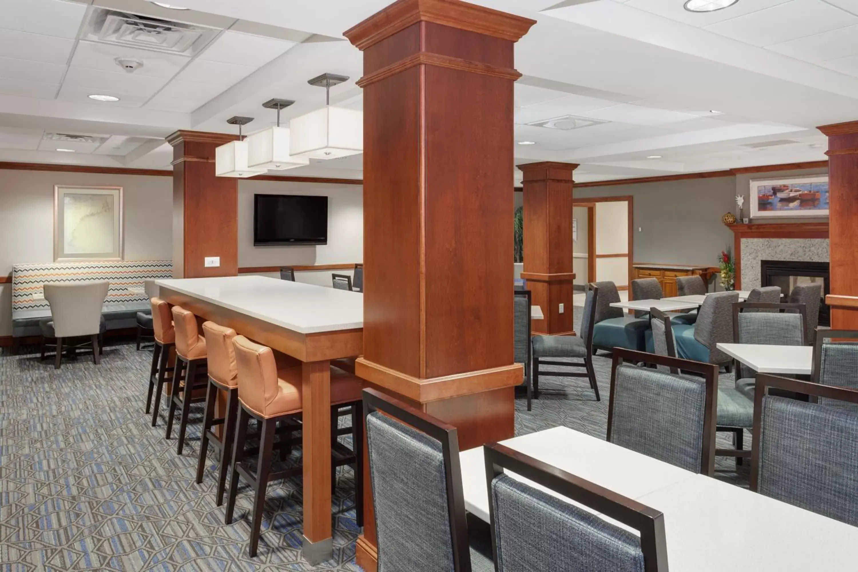 Property building, Lounge/Bar in Holiday Inn Express Hotel & Suites Hampton South-Seabrook, an IHG Hotel