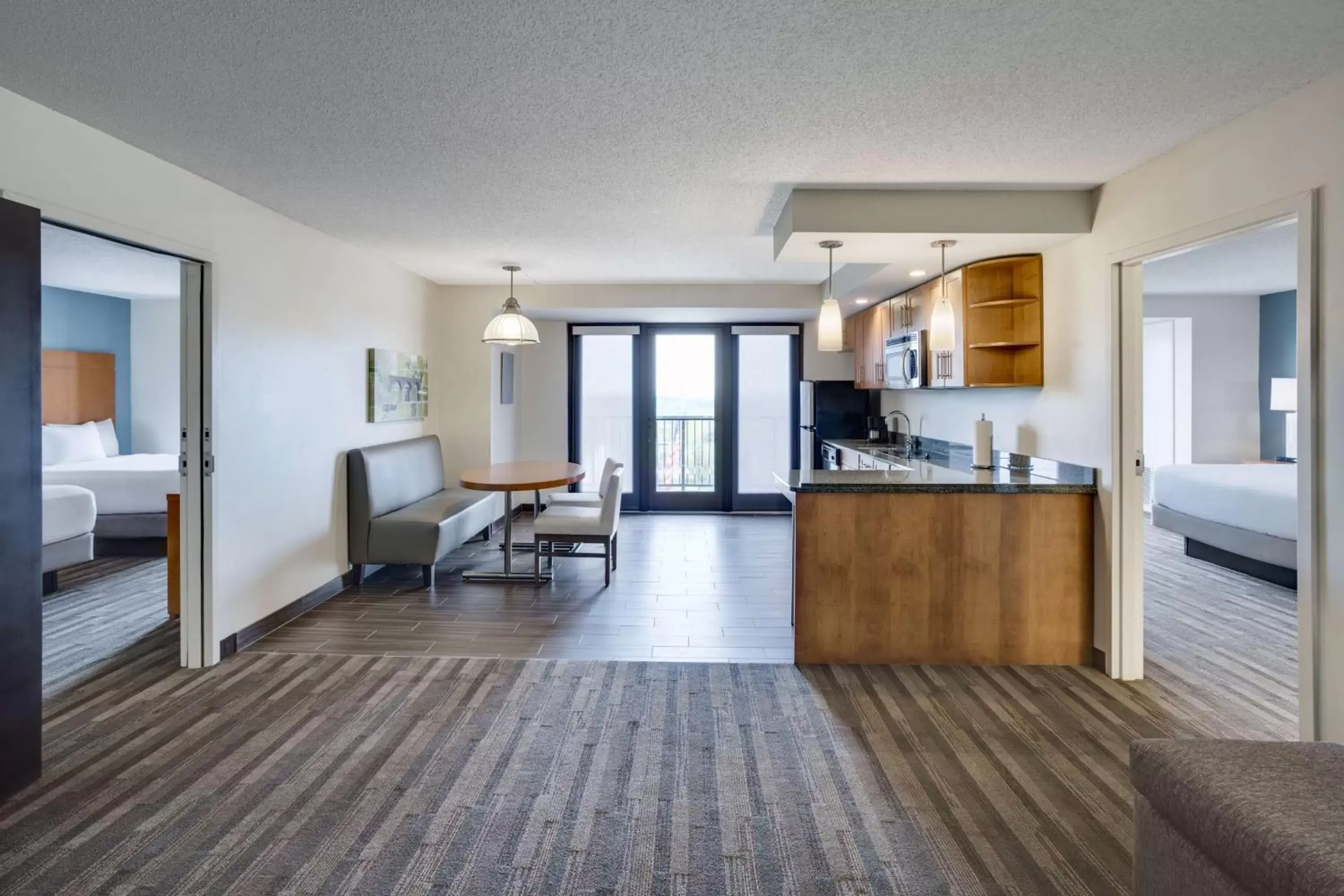 Photo of the whole room, Kitchen/Kitchenette in Hyatt House Hartford North/Windsor