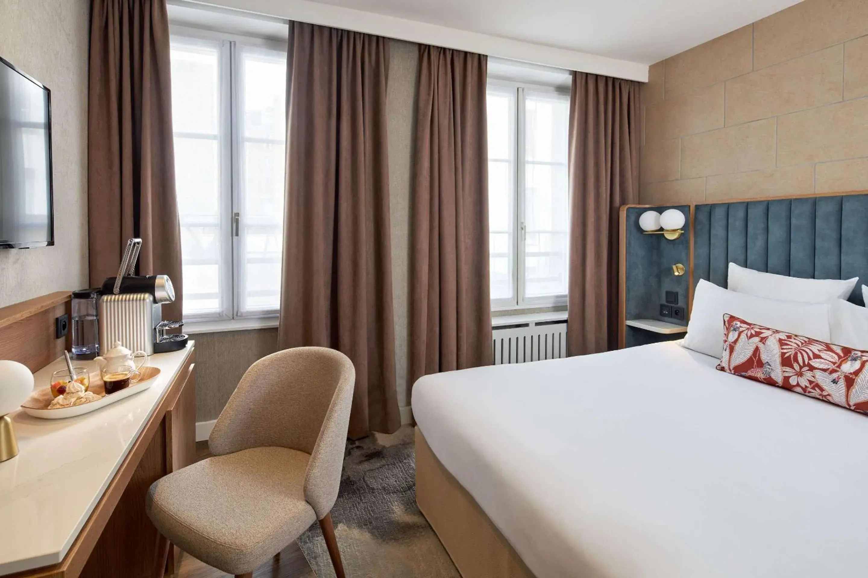 Photo of the whole room, Bed in Best Western Saint Louis - Grand Paris Vincennes