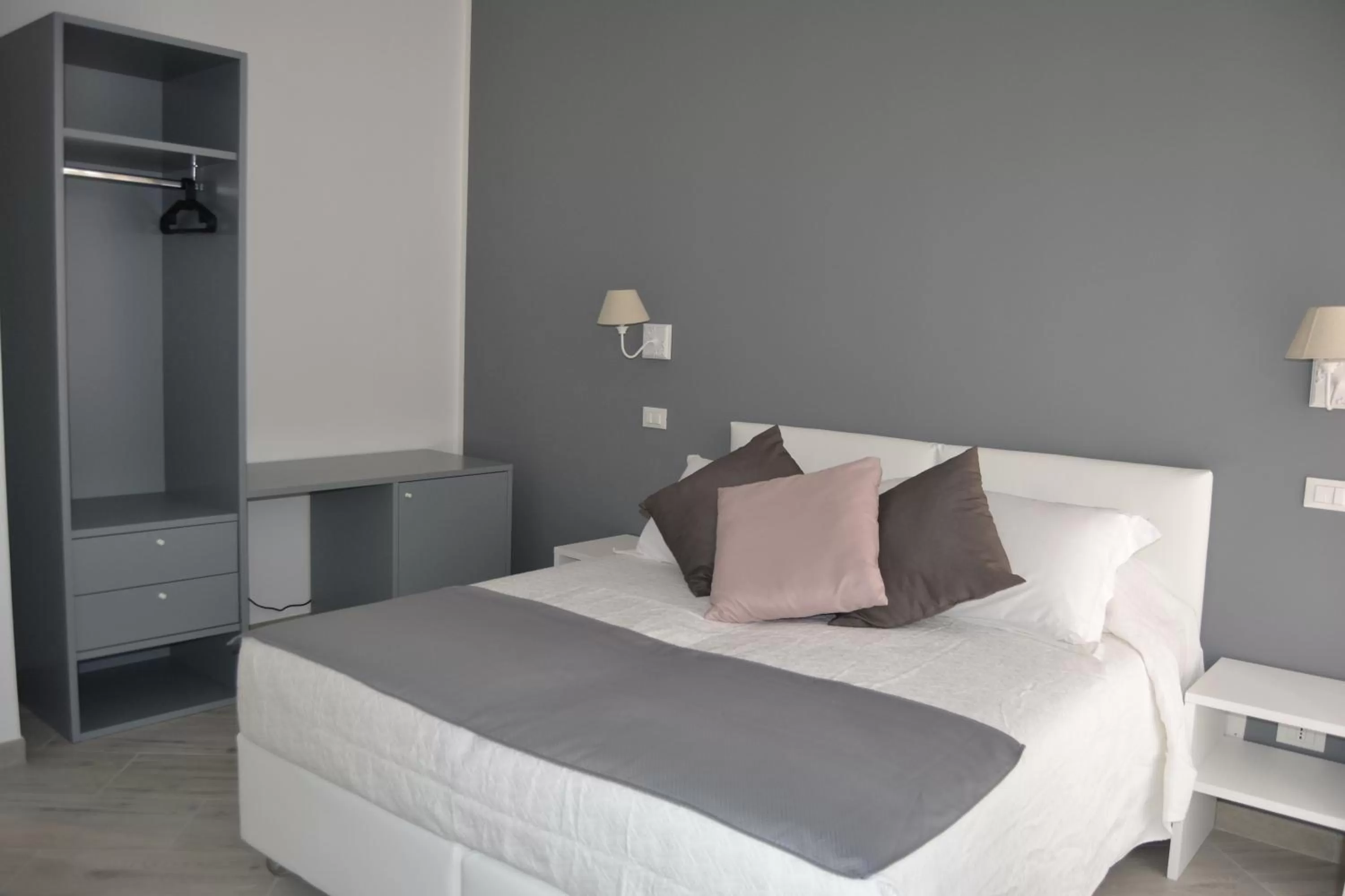 Bed in GLEM rooms & breakfast