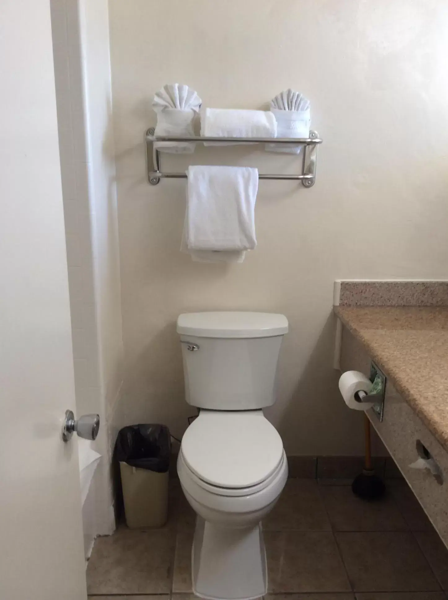 Toilet, Bathroom in Americas Best Value Presidents Inn on Munras