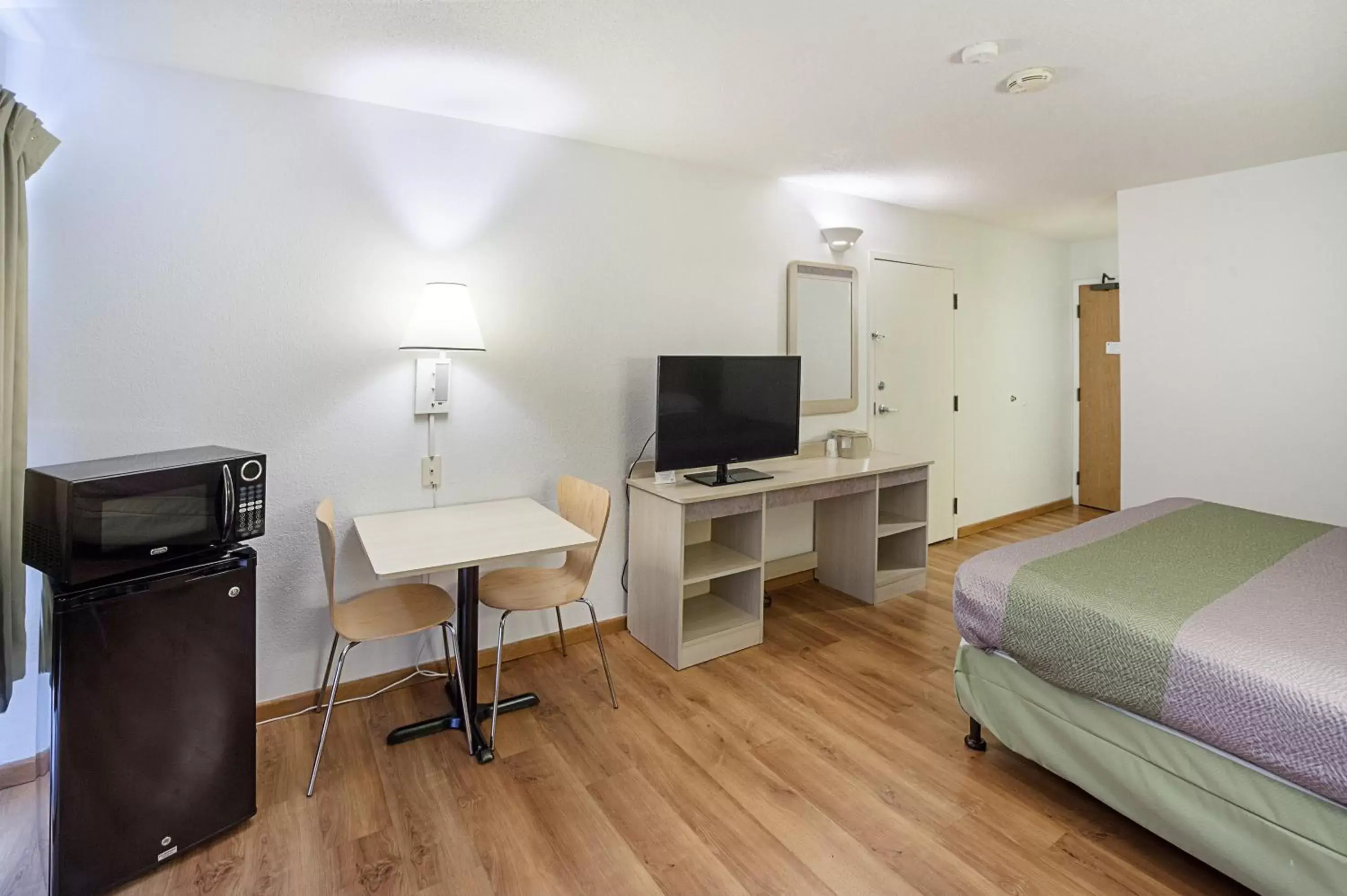 Bedroom, Bed in Motel 6-Binghamton, NY Bedroom, Bed in Motel 6-Binghamton, NY