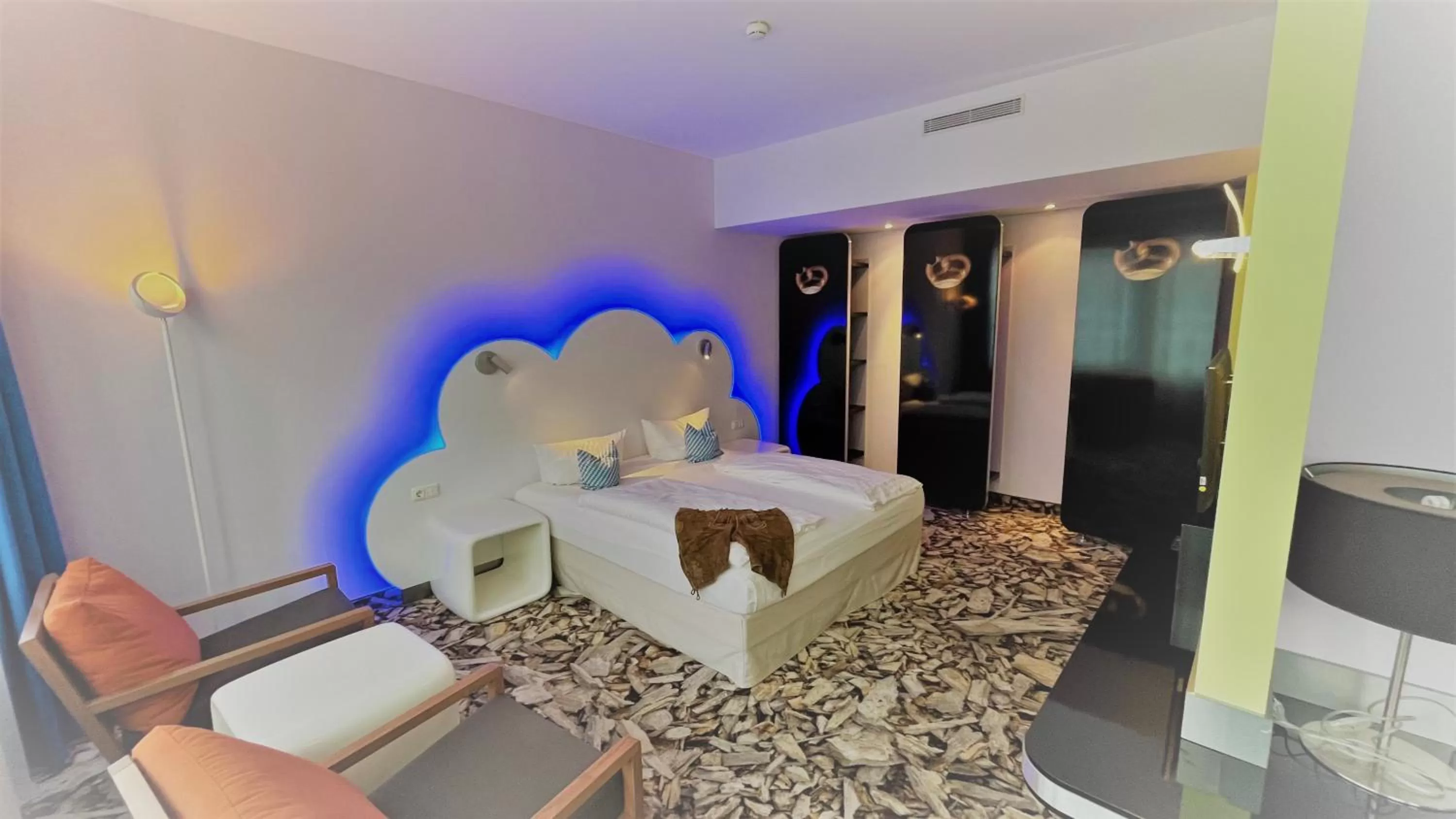 View (from property/room), Bed in Styles Hotel München Messe