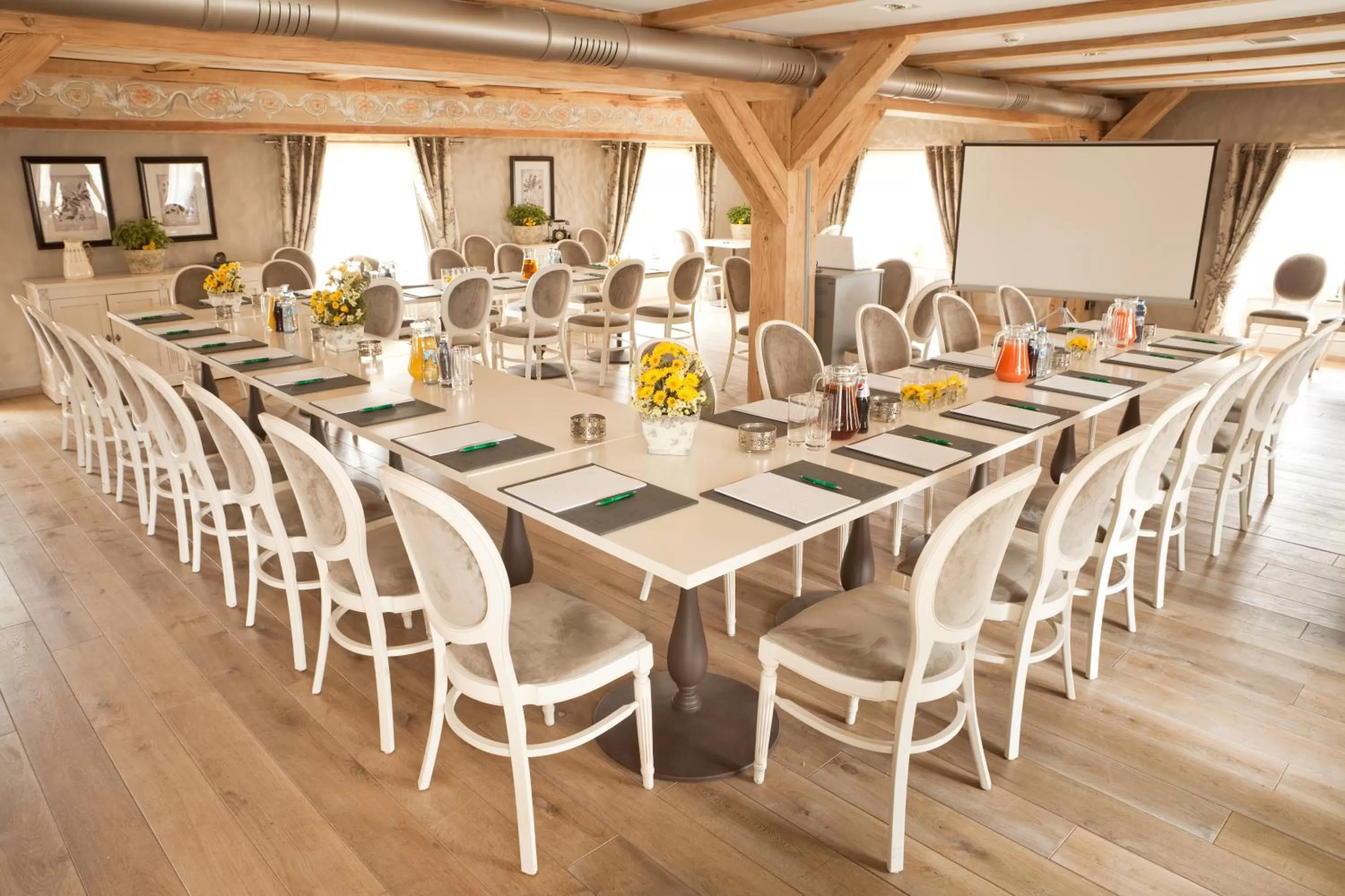 Restaurant/places to eat in Zamek Topacz