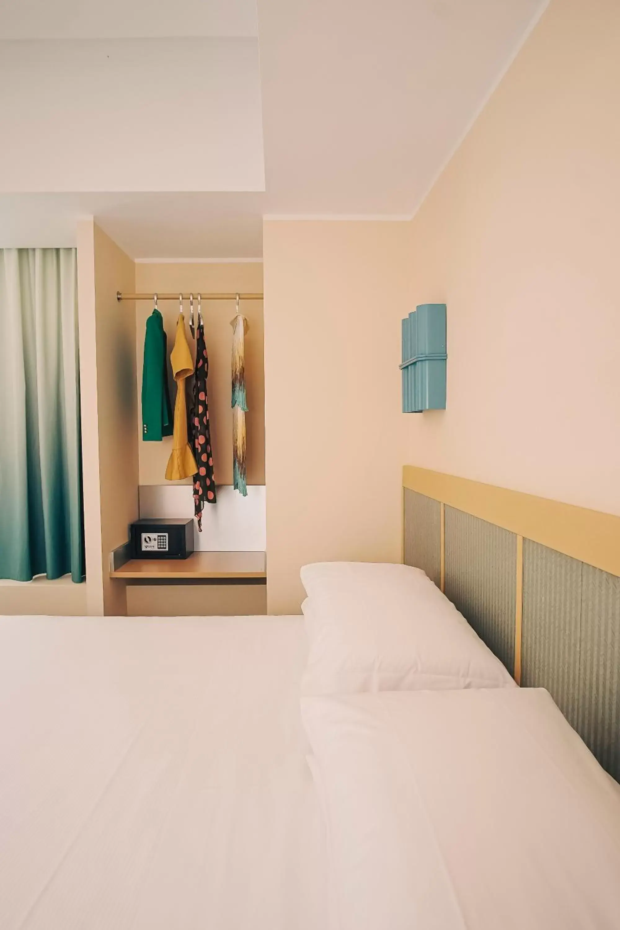 Bed in Moderno Hotel Roma