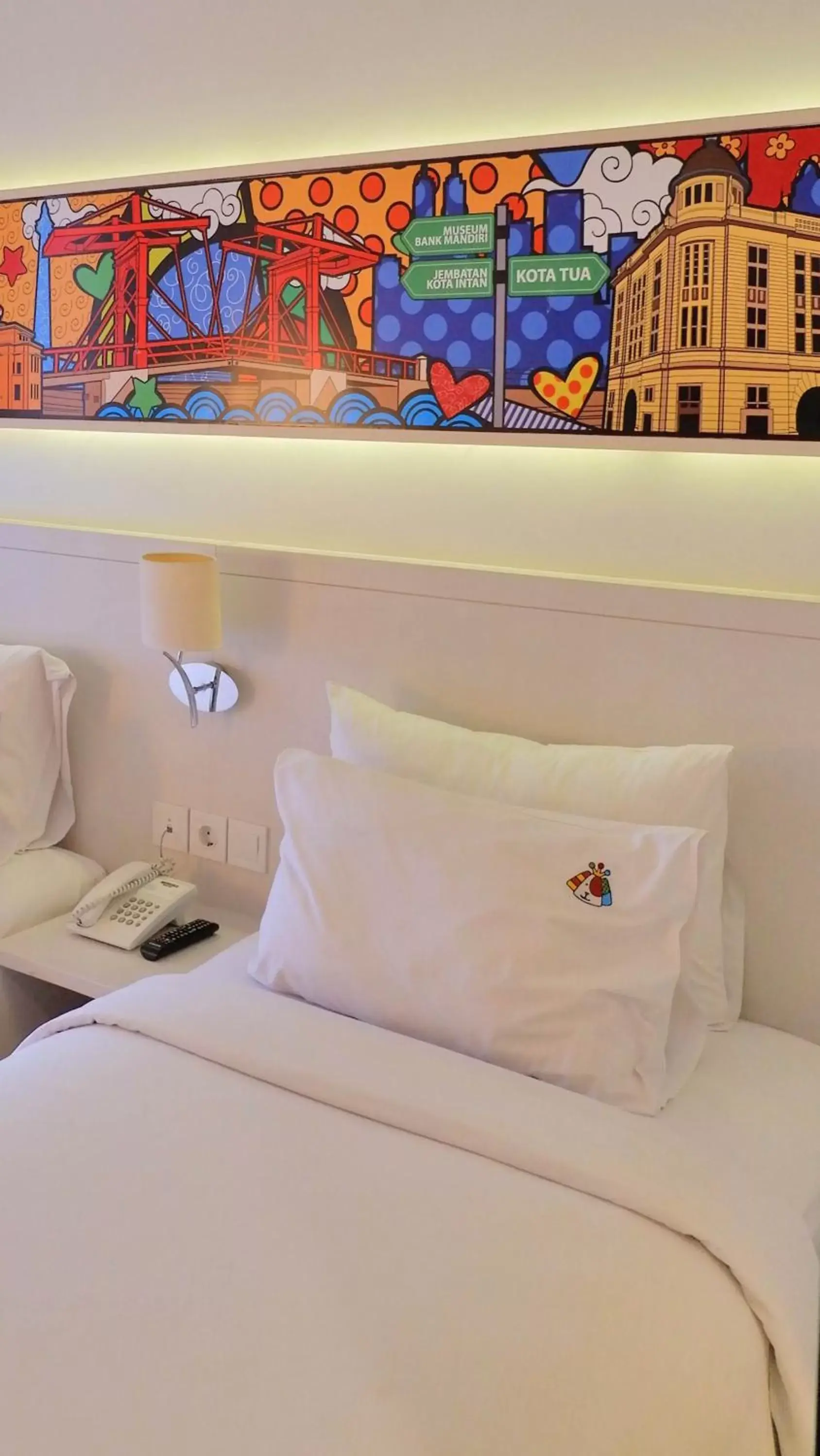 Bed in MaxOne Signature Glodok Jakarta Bed in MaxOne Signature Glodok Jakarta