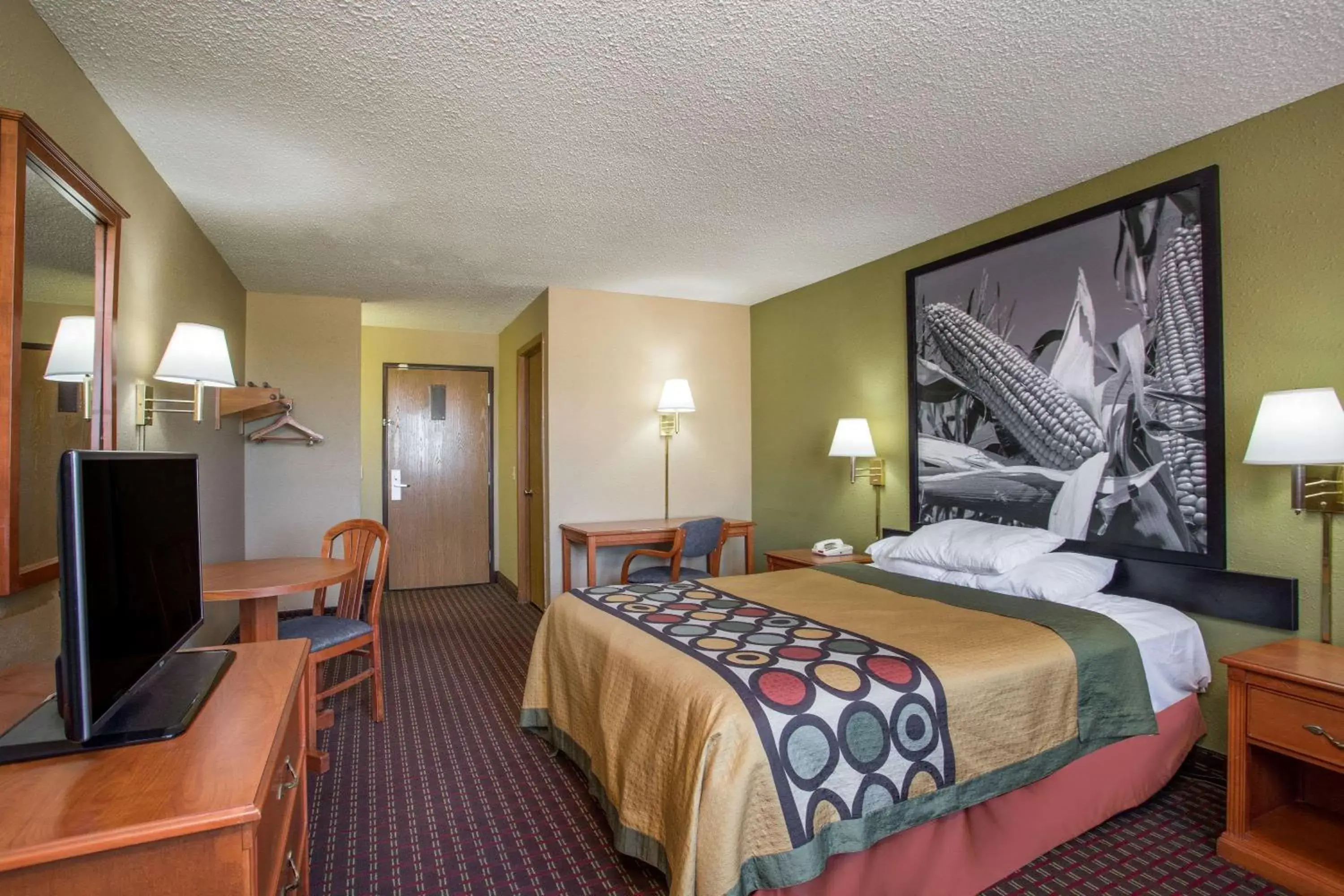 Photo of the whole room in Super 8 by Wyndham Mendota