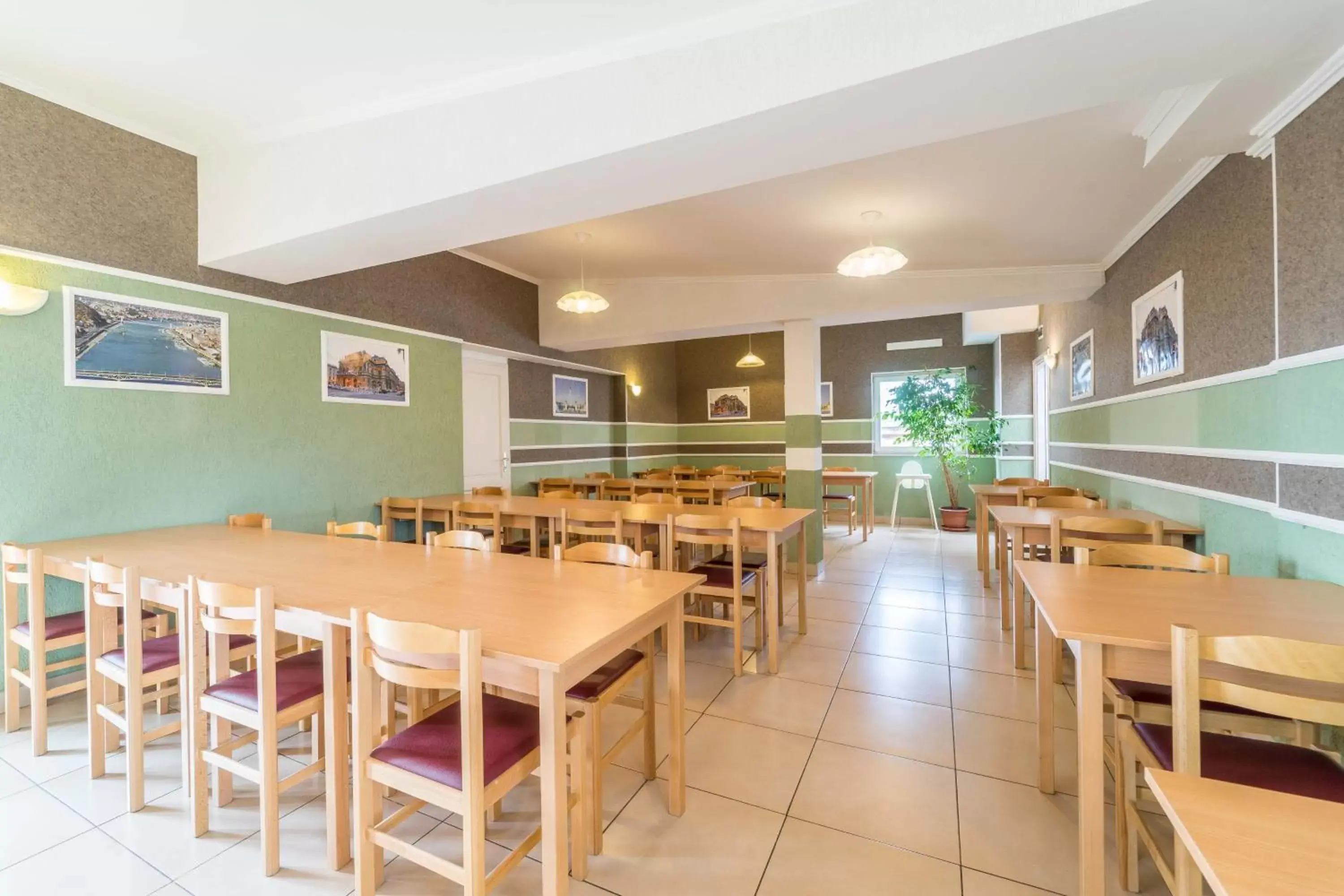 Restaurant/places to eat in Silver Hotel Budapest City Center Restaurant/places to eat in Silver Hotel Budapest City Center