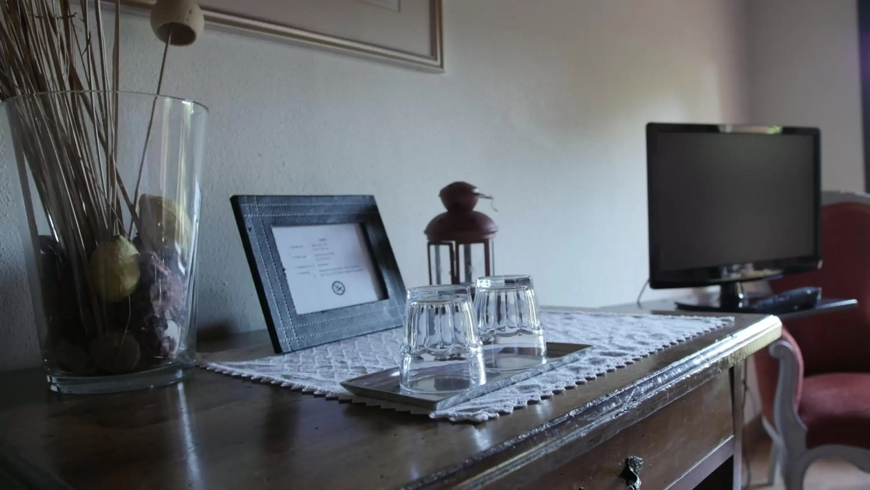 Bedroom, TV/Entertainment Center in Quattrocolli B&B