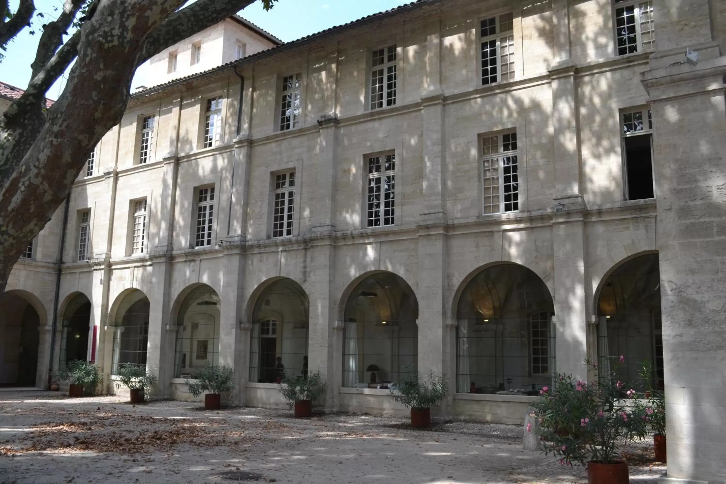 Facade/entrance, Property Building in Hôtel Cloitre Saint Louis Avignon