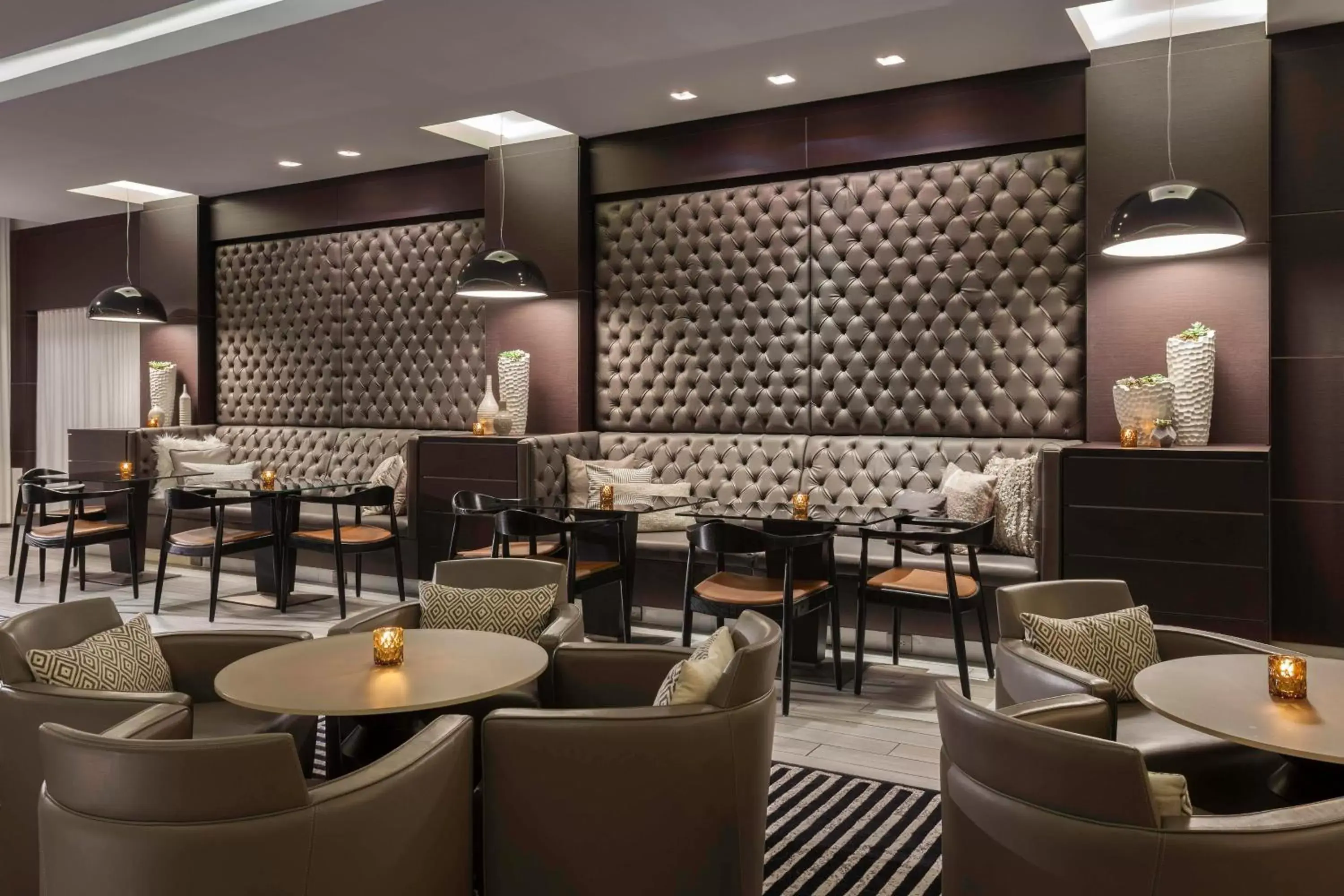 Lounge or bar, Restaurant/Places to Eat in AC Hotel by Marriott Miami Beach