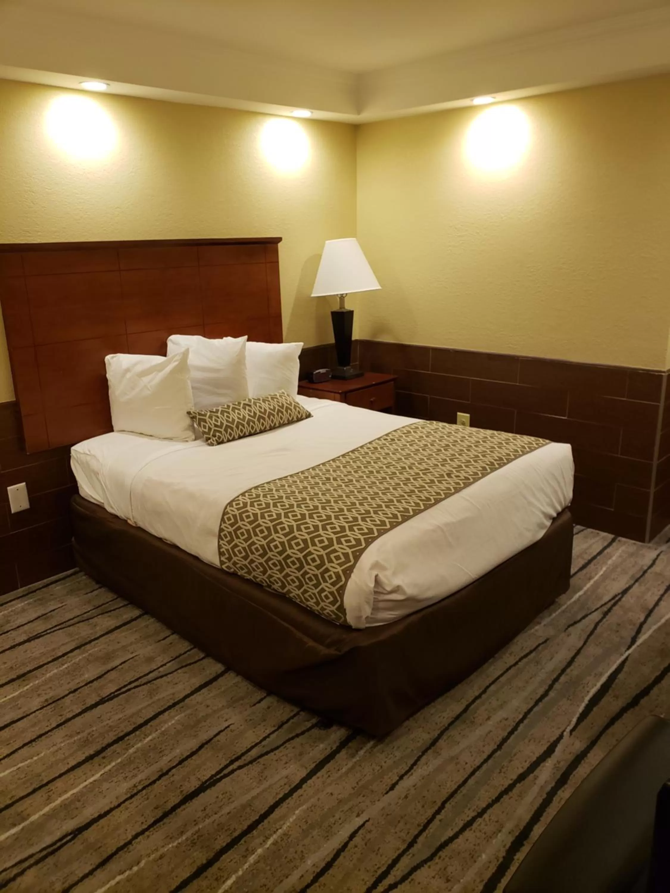 Bedroom, Bed in Baymont by Wyndham Pompton Plains/Wayne