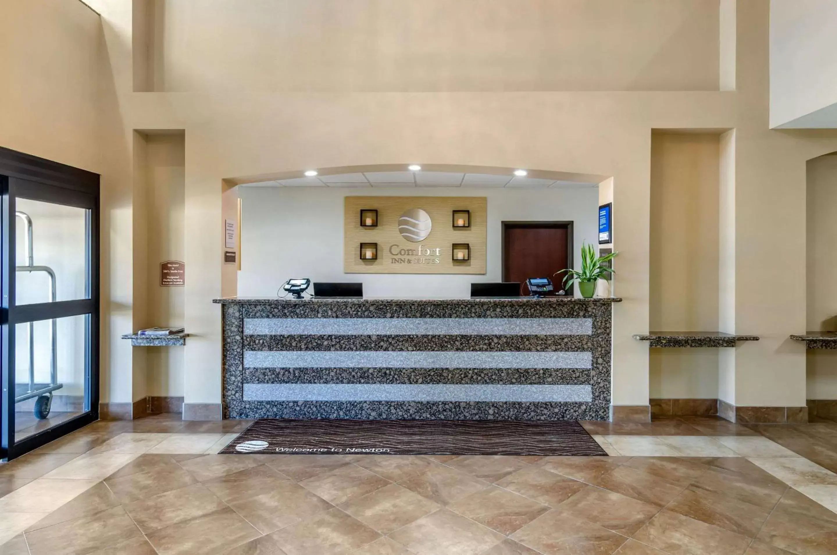 Lobby or reception, Lobby/Reception in Comfort Inn & Suites near Bethel College