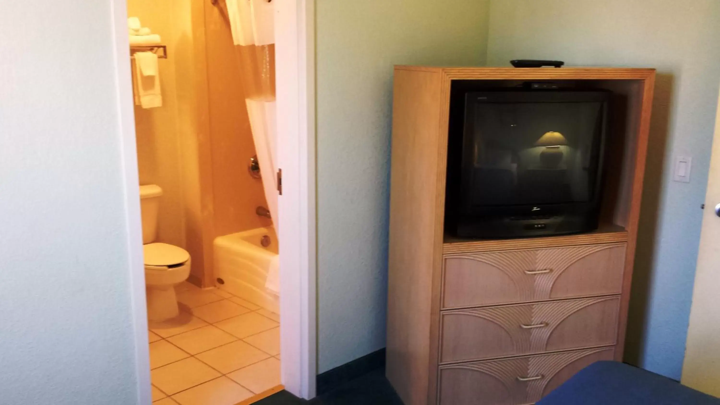 Bathroom, TV/Entertainment Center in Cocoa Beach Suites Hotel